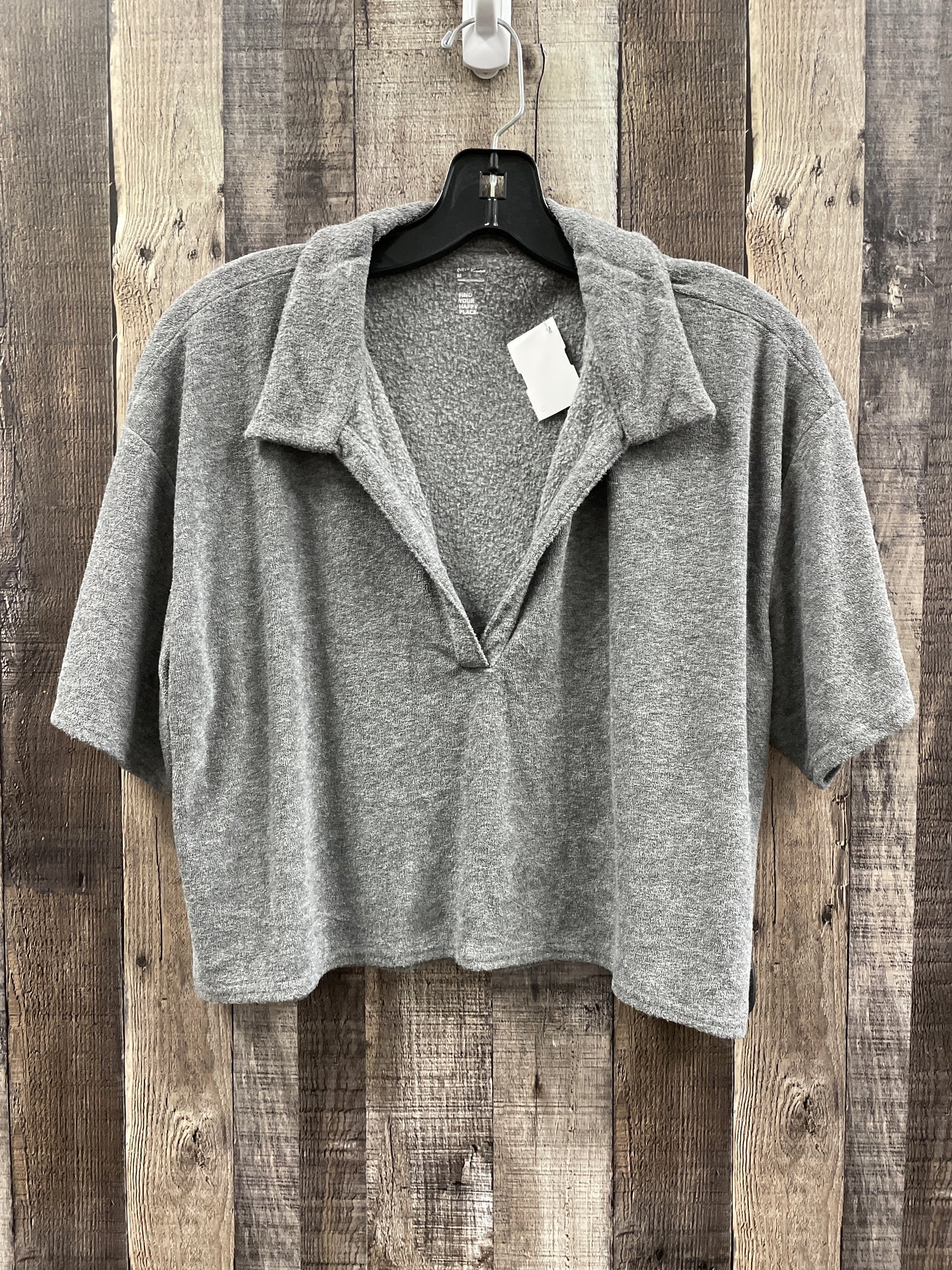 Top Short Sleeve By Cme In Grey, Size: M