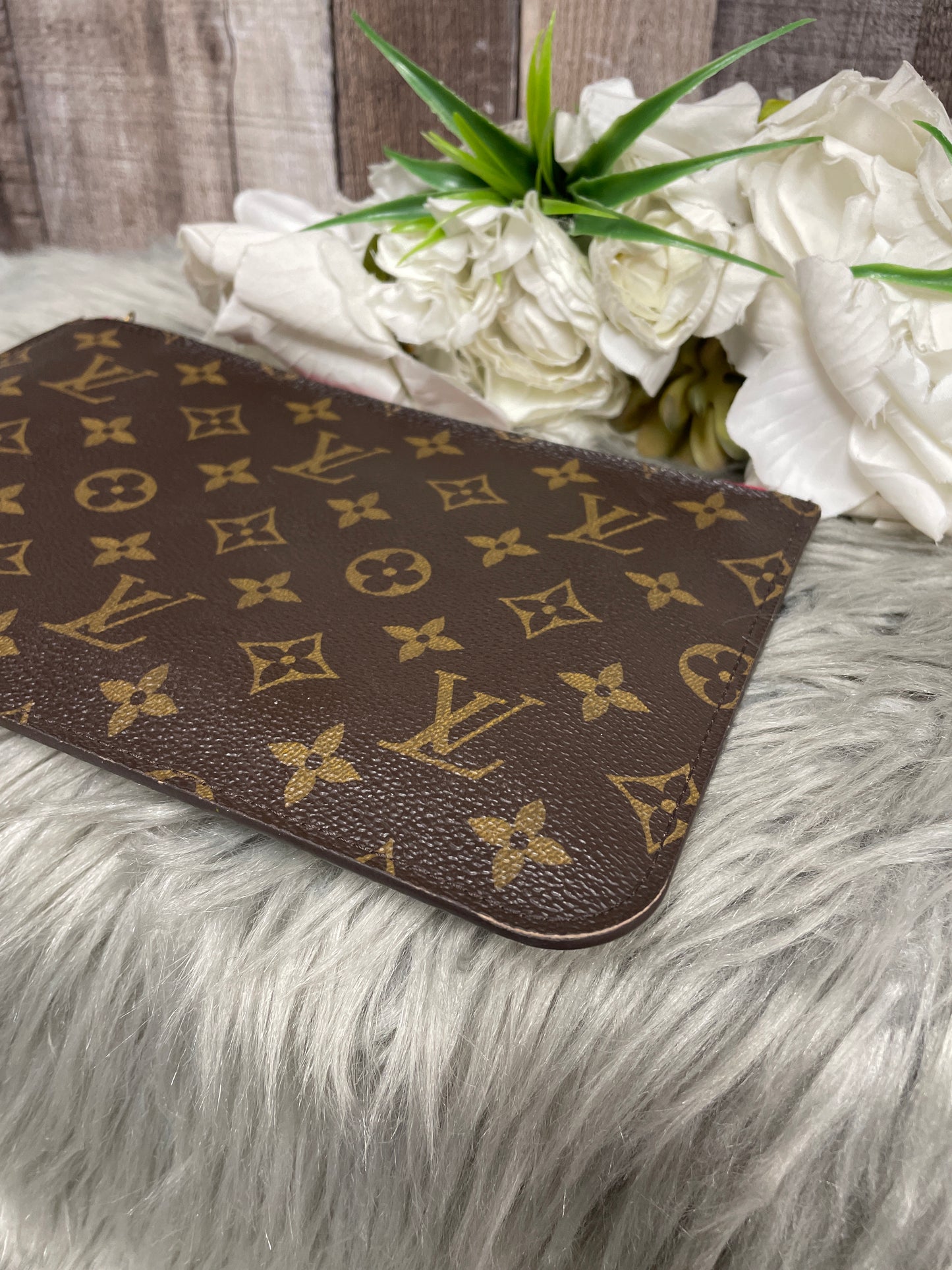 Wallet Luxury Designer By Louis Vuitton, Size: Medium