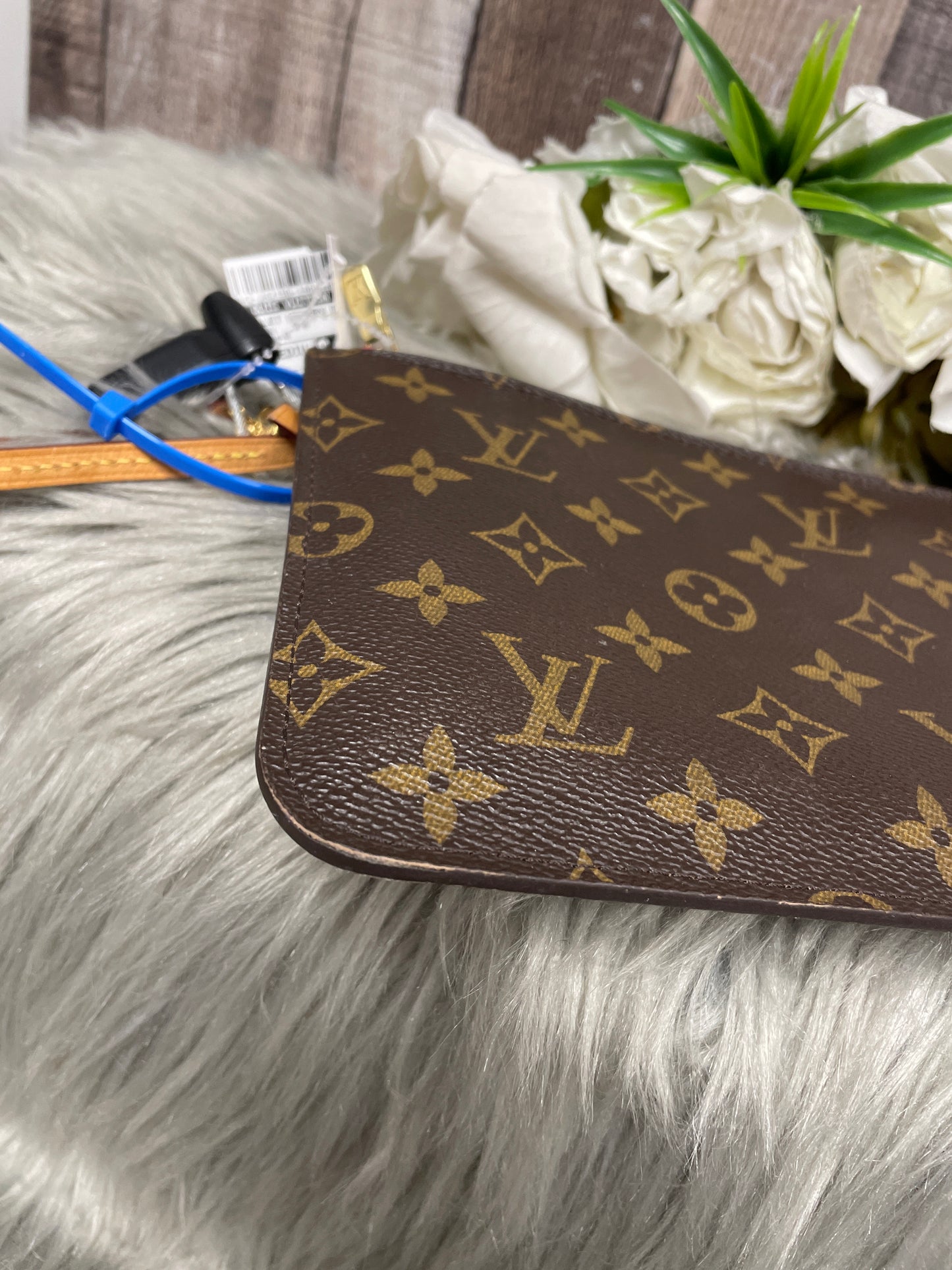 Wallet Luxury Designer By Louis Vuitton, Size: Medium