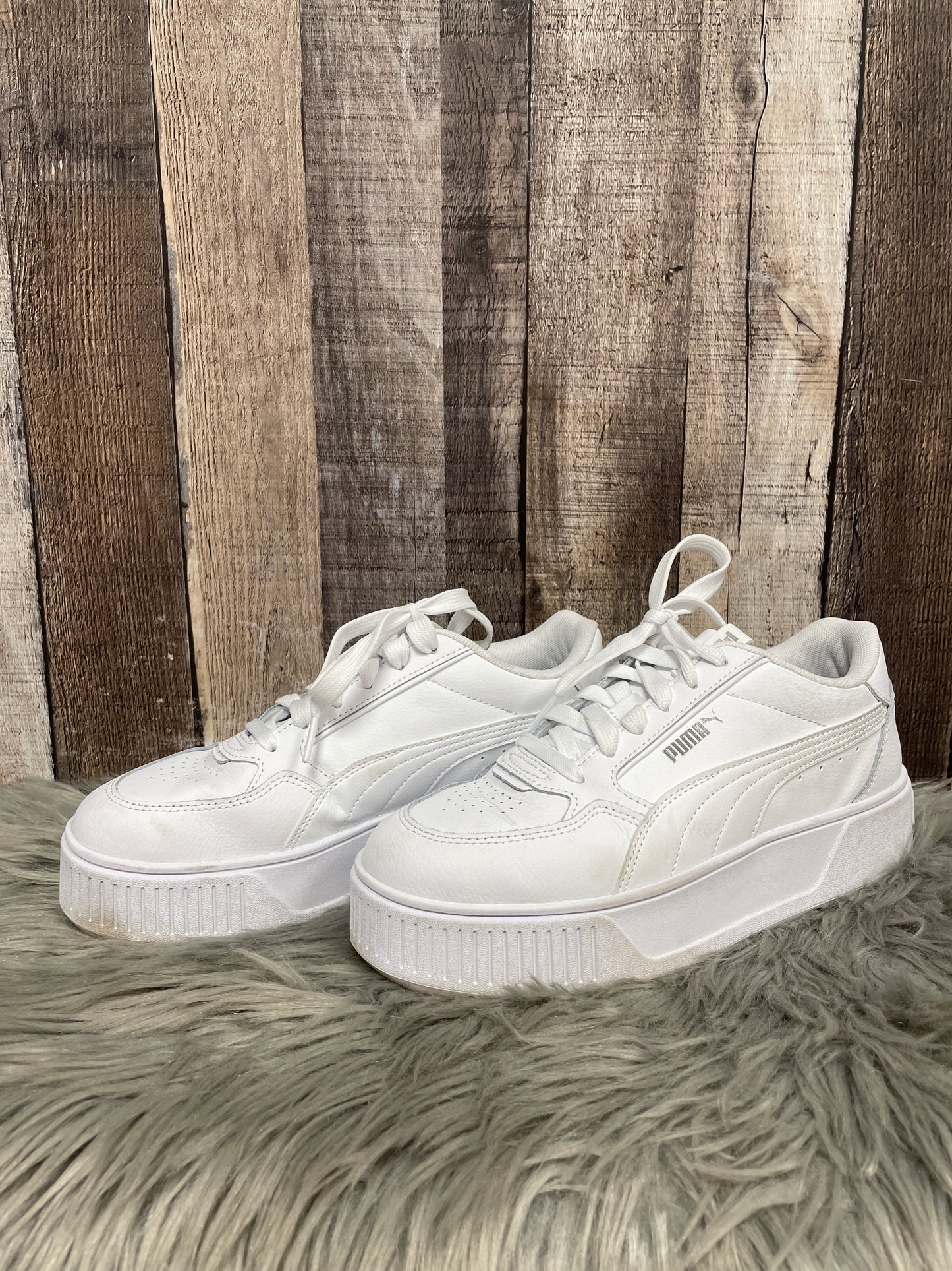 Shoes Athletic By Puma In White, Size: 7