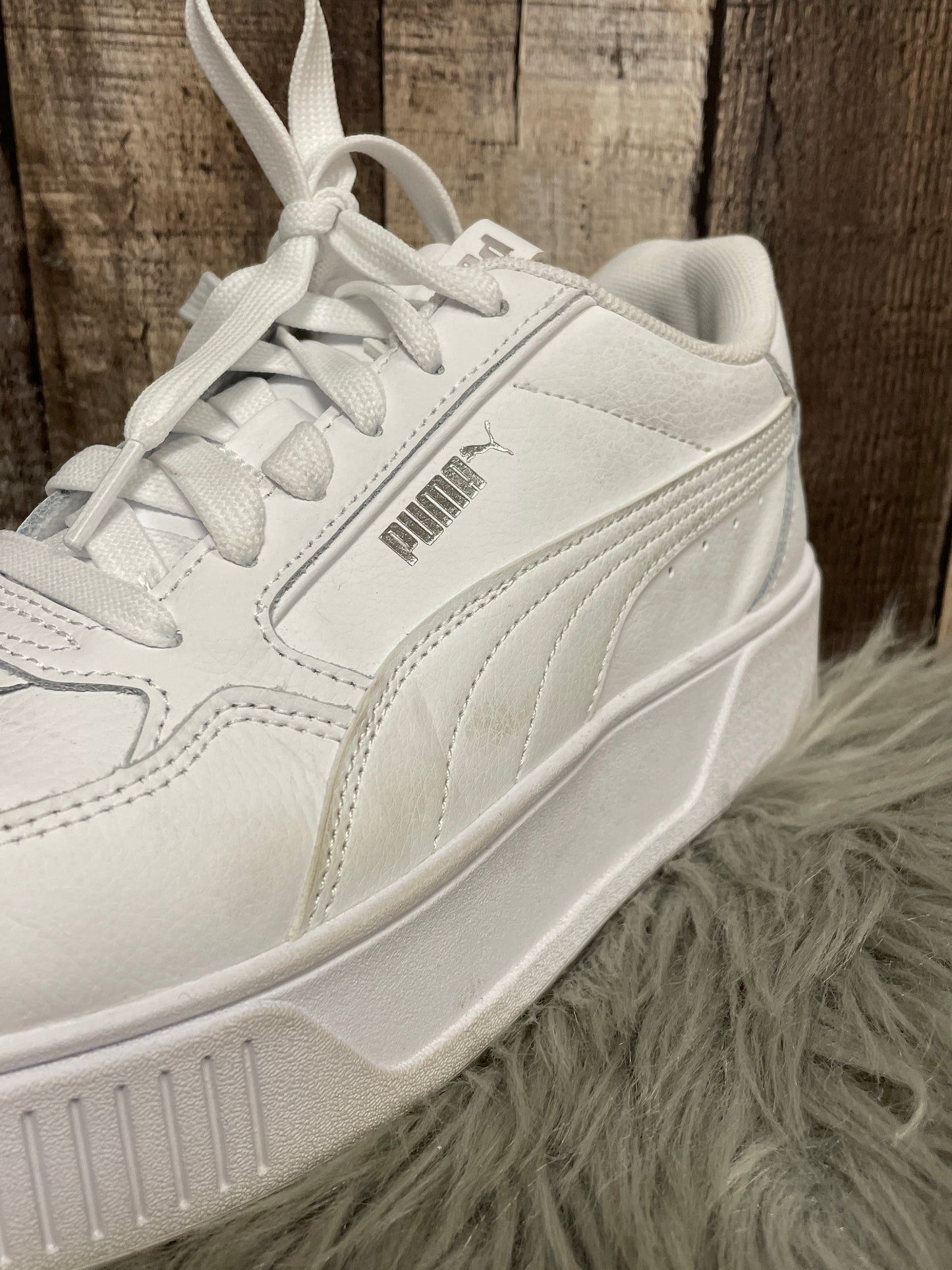 Shoes Athletic By Puma In White, Size: 7