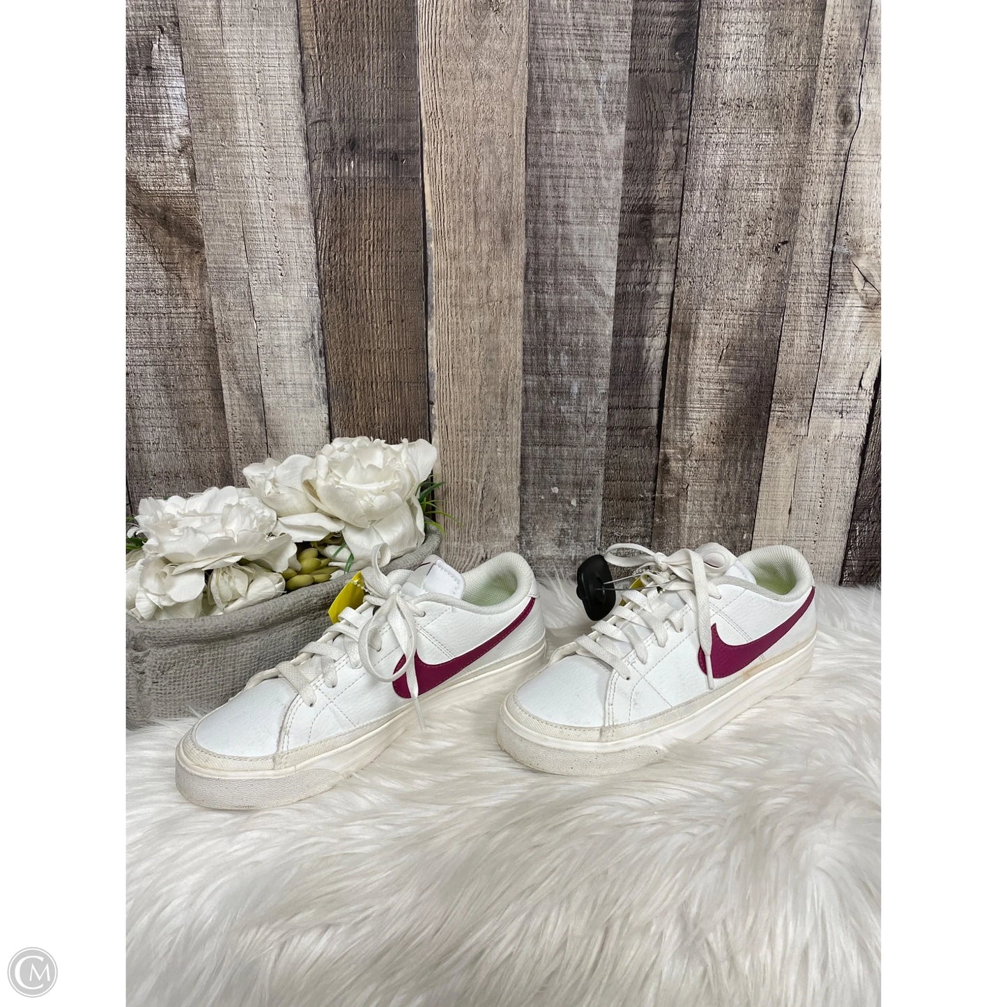 Shoes Sneakers By Nike In White, Size: 7
