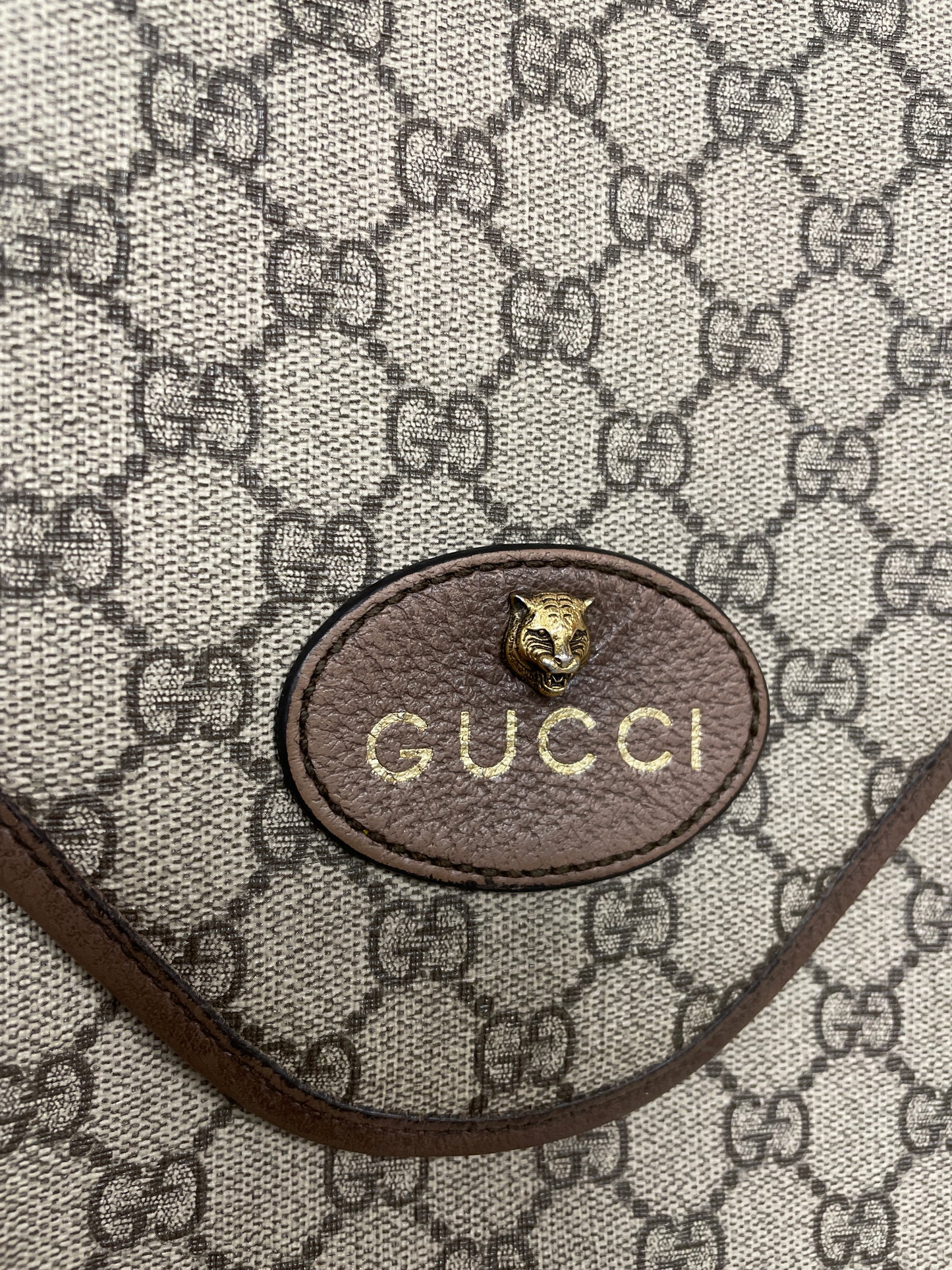 Crossbody Luxury Designer By Gucci, Size: Medium