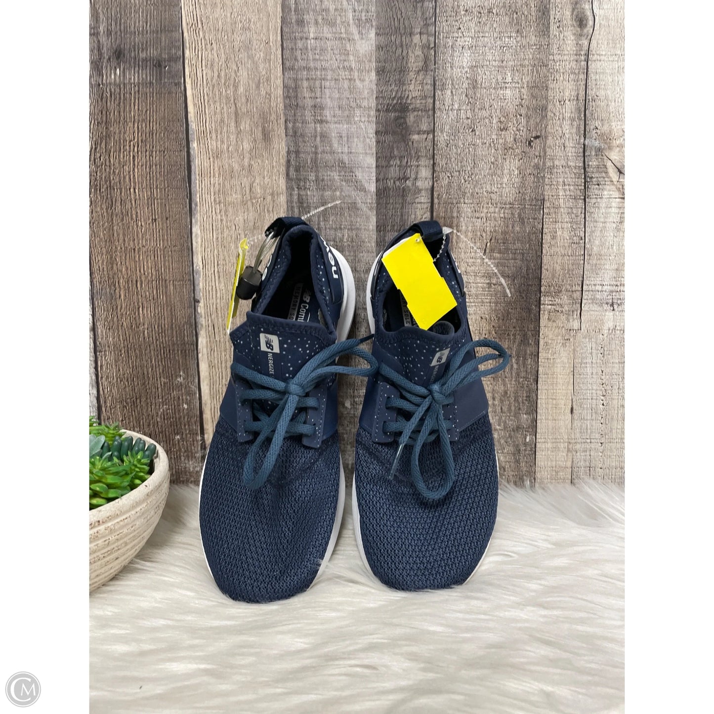 Shoes Athletic By New Balance In Navy, Size: 8