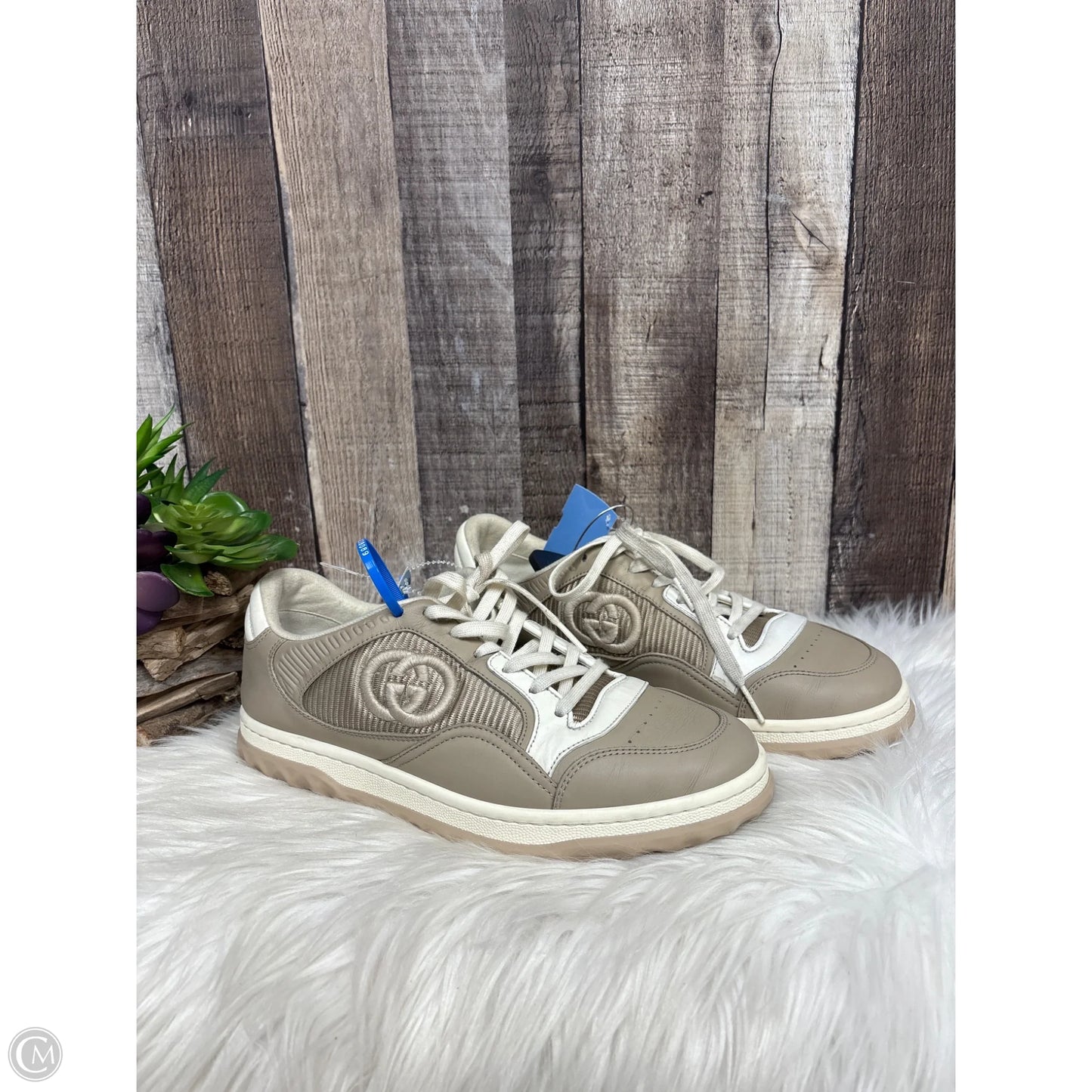 Shoes Luxury Designer By Gucci In Tan, Size: 9.5