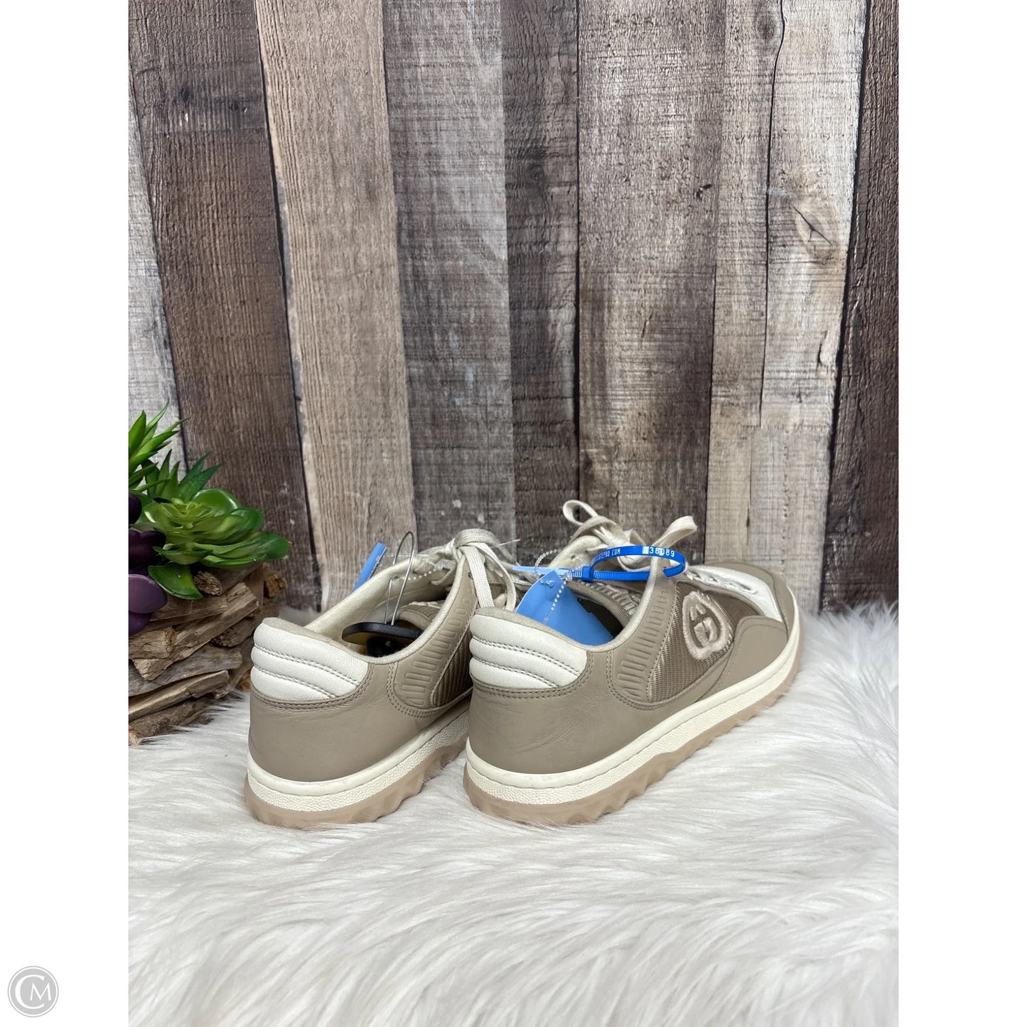 Shoes Luxury Designer By Gucci In Tan, Size: 9.5