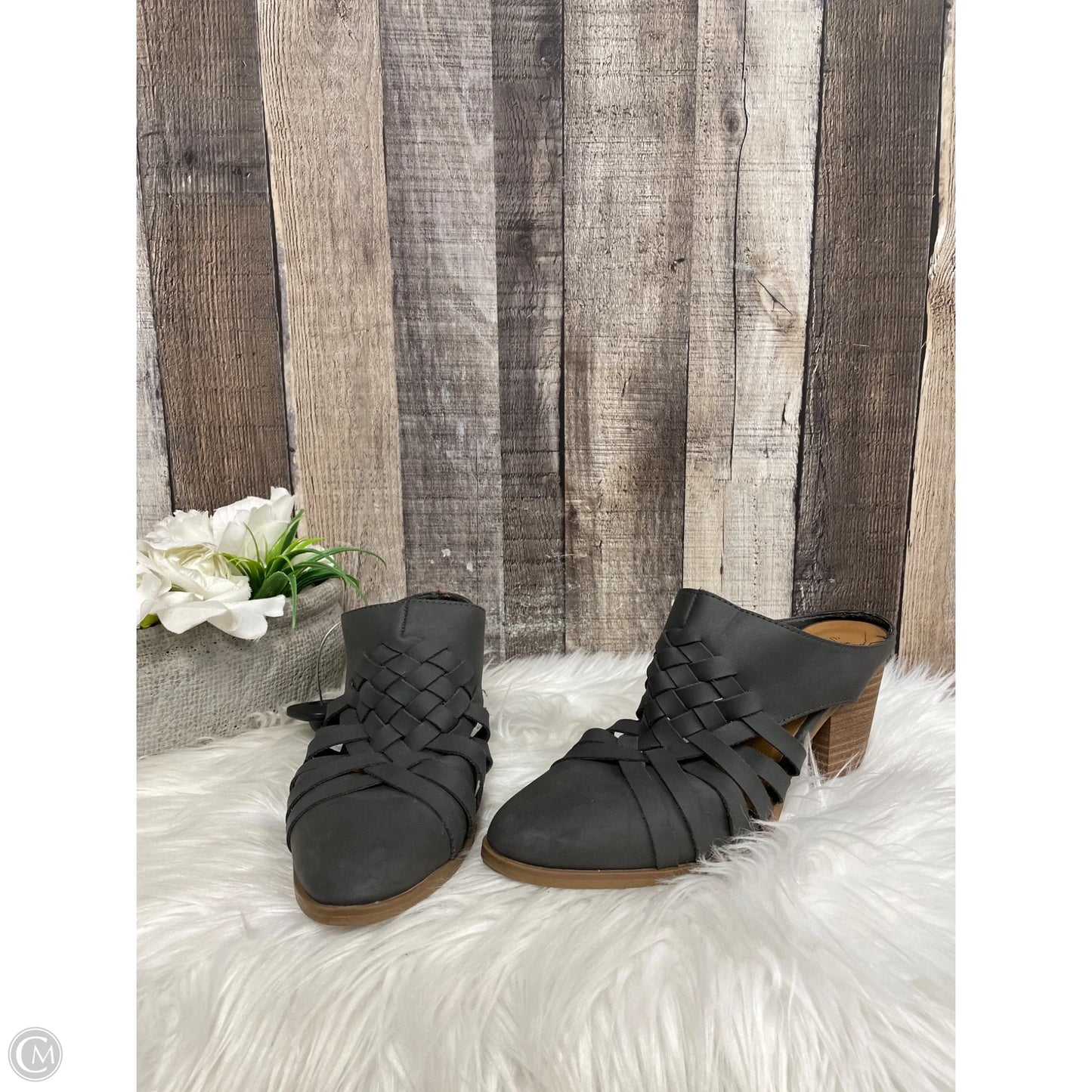 Shoes Heels Block By Universal Thread In Grey, Size: 6.5