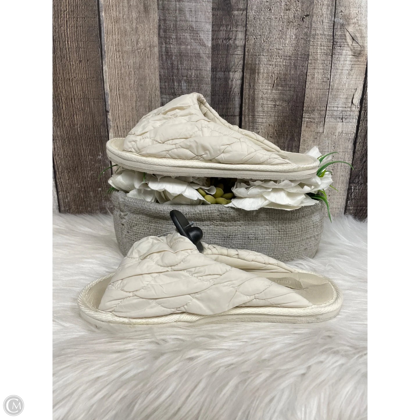 Slippers By Skims In Cream, Size: 5