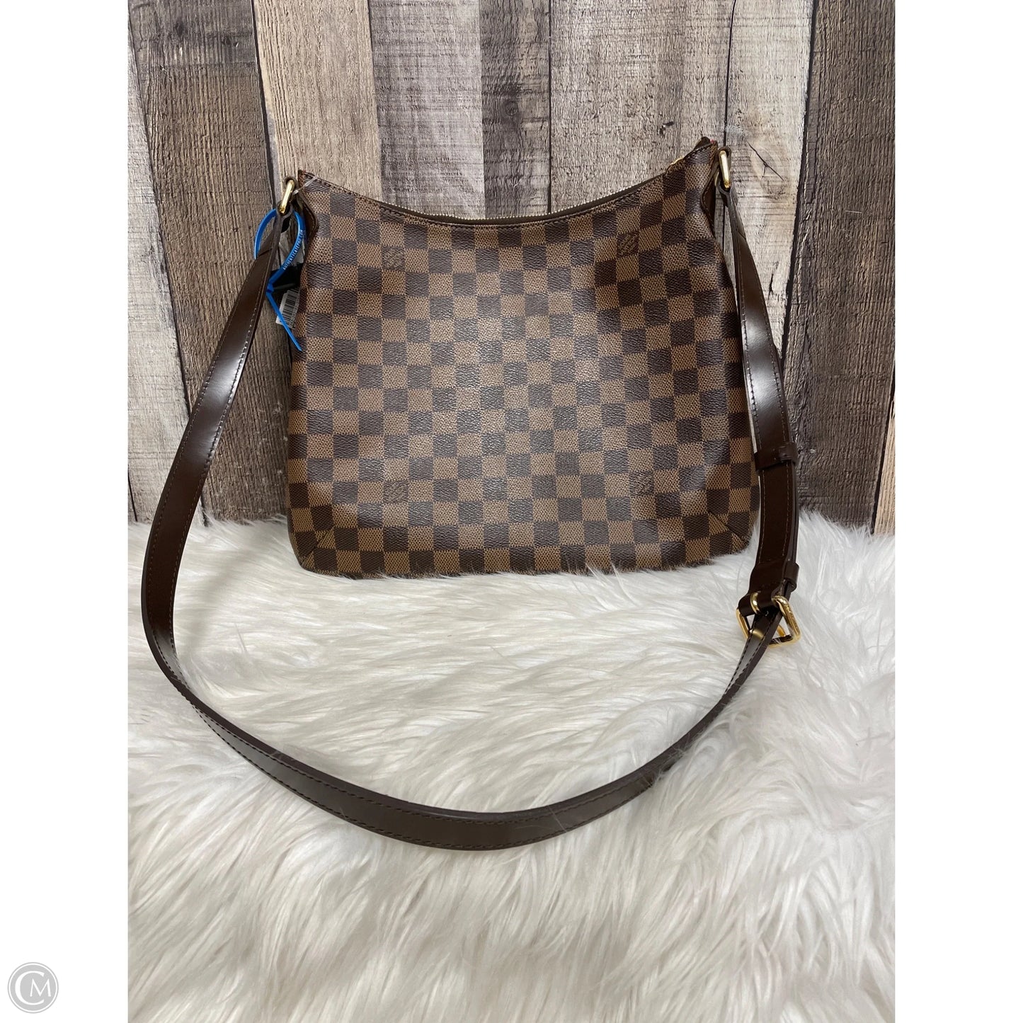 Crossbody Luxury Designer By Louis Vuitton, Size: Medium