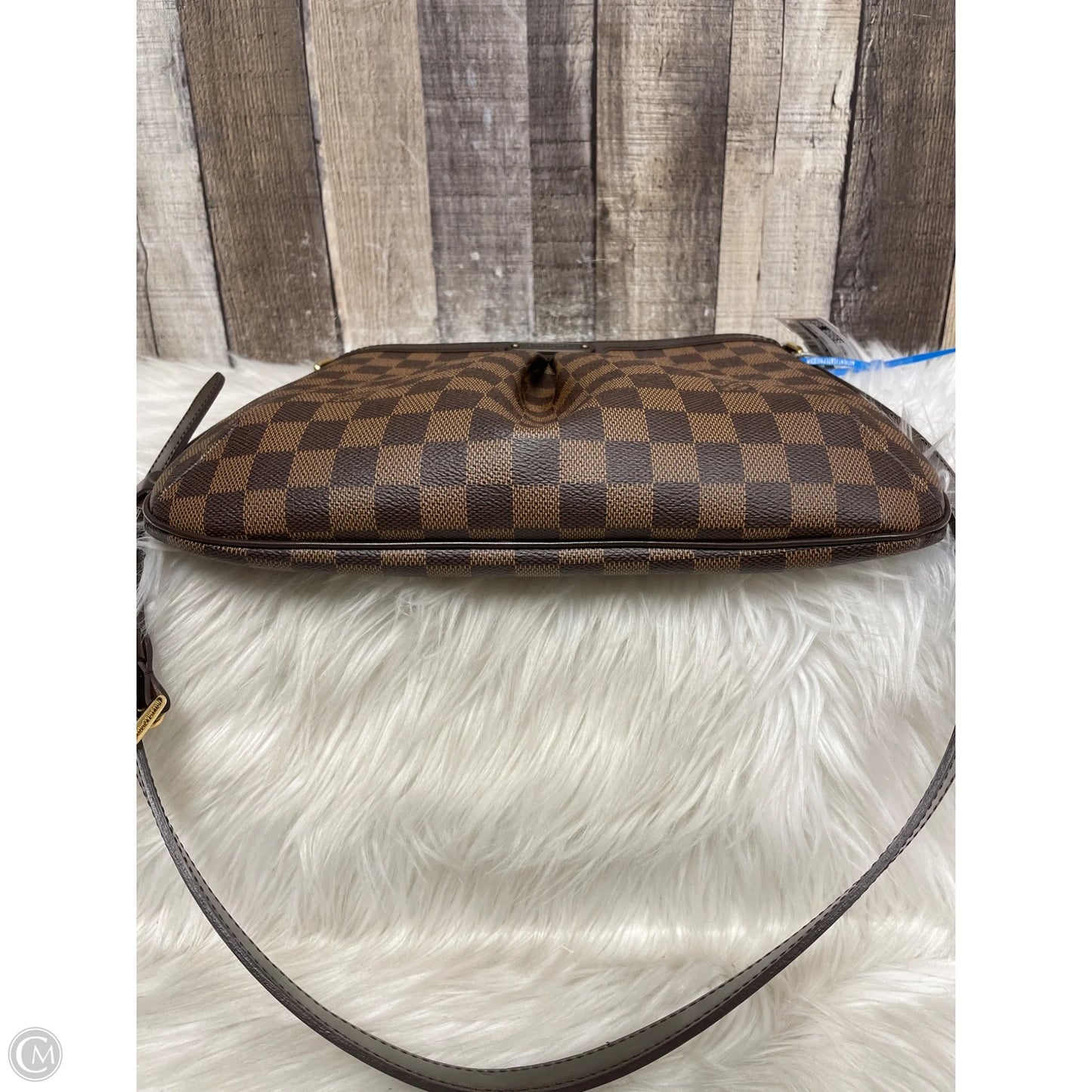 Crossbody Luxury Designer By Louis Vuitton, Size: Medium