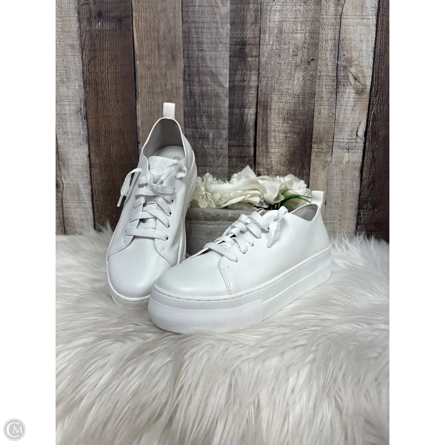 Shoes Athletic By Cme In White, Size: 6