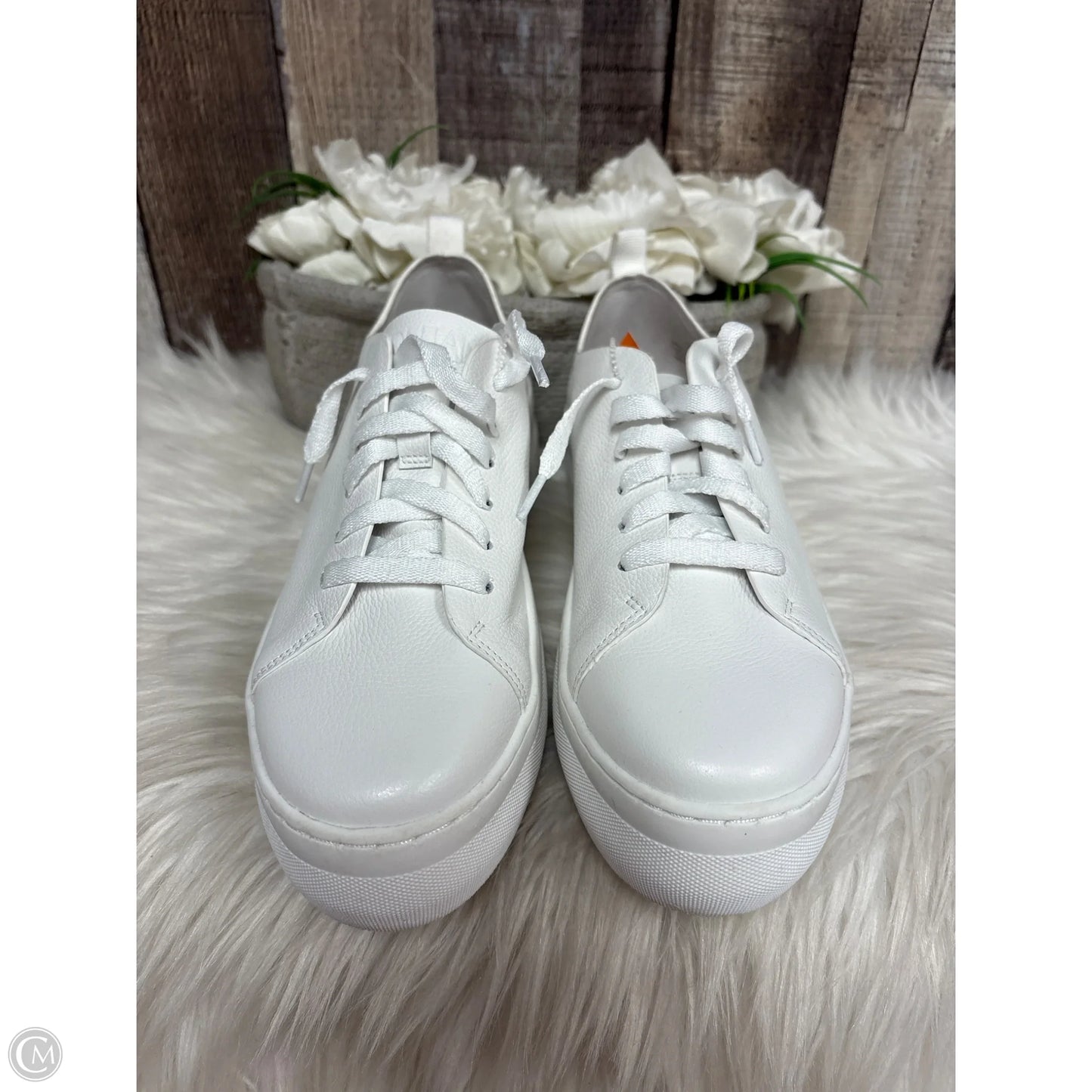 Shoes Athletic By Cme In White, Size: 6