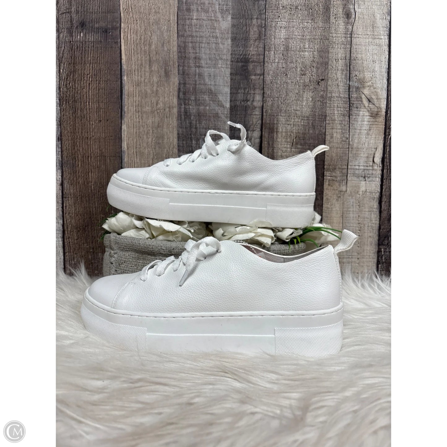 Shoes Athletic By Cme In White, Size: 6