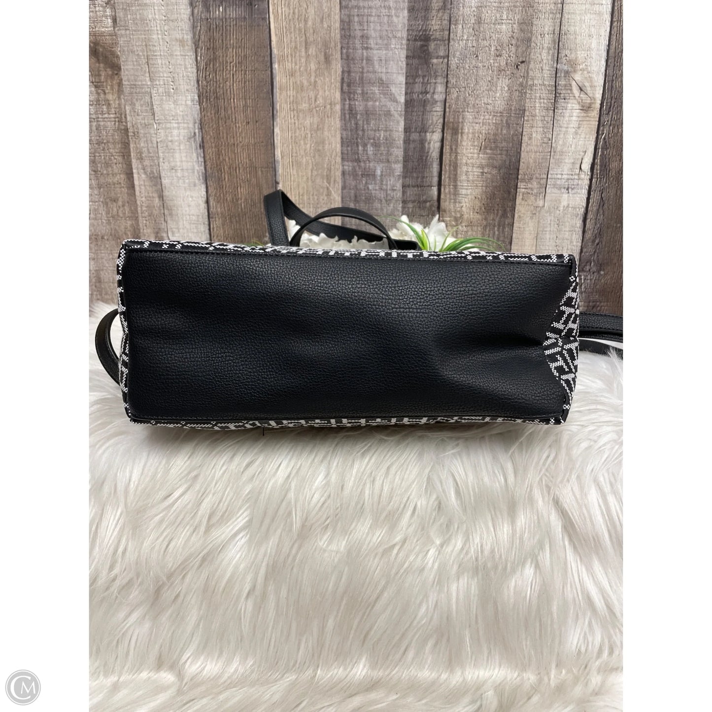 Handbag By Tommy Hilfiger, Size: Medium