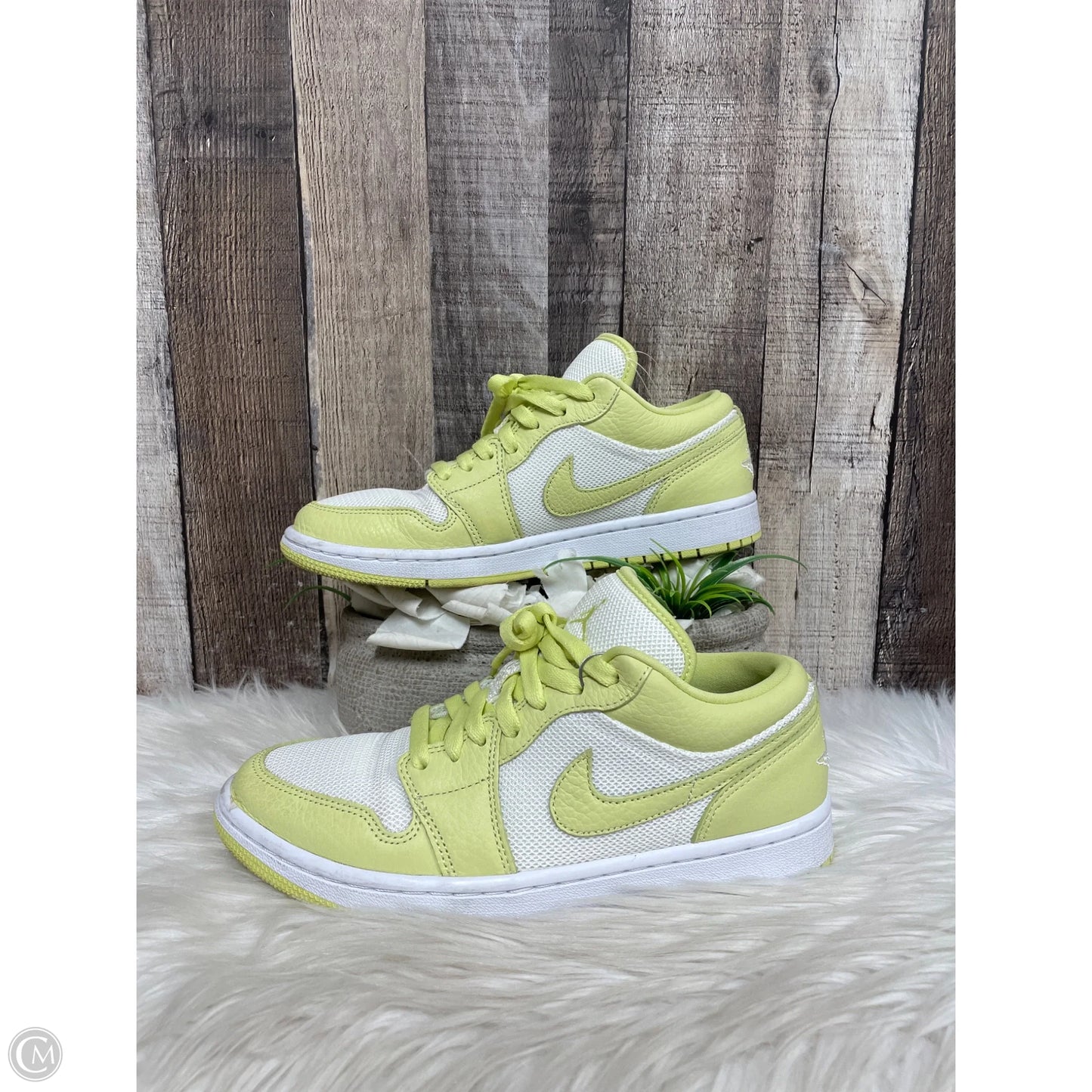 Shoes Luxury Designer By Jordan In Green, Size: 9