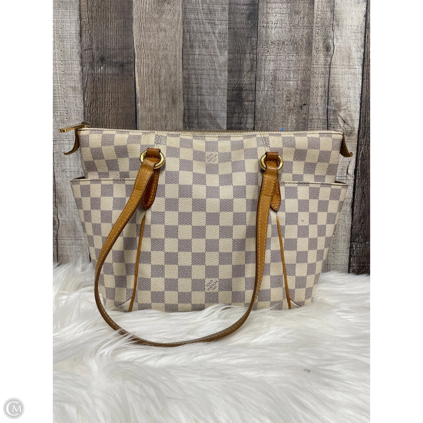 Handbag Luxury Designer By Louis Vuitton, Size: Medium