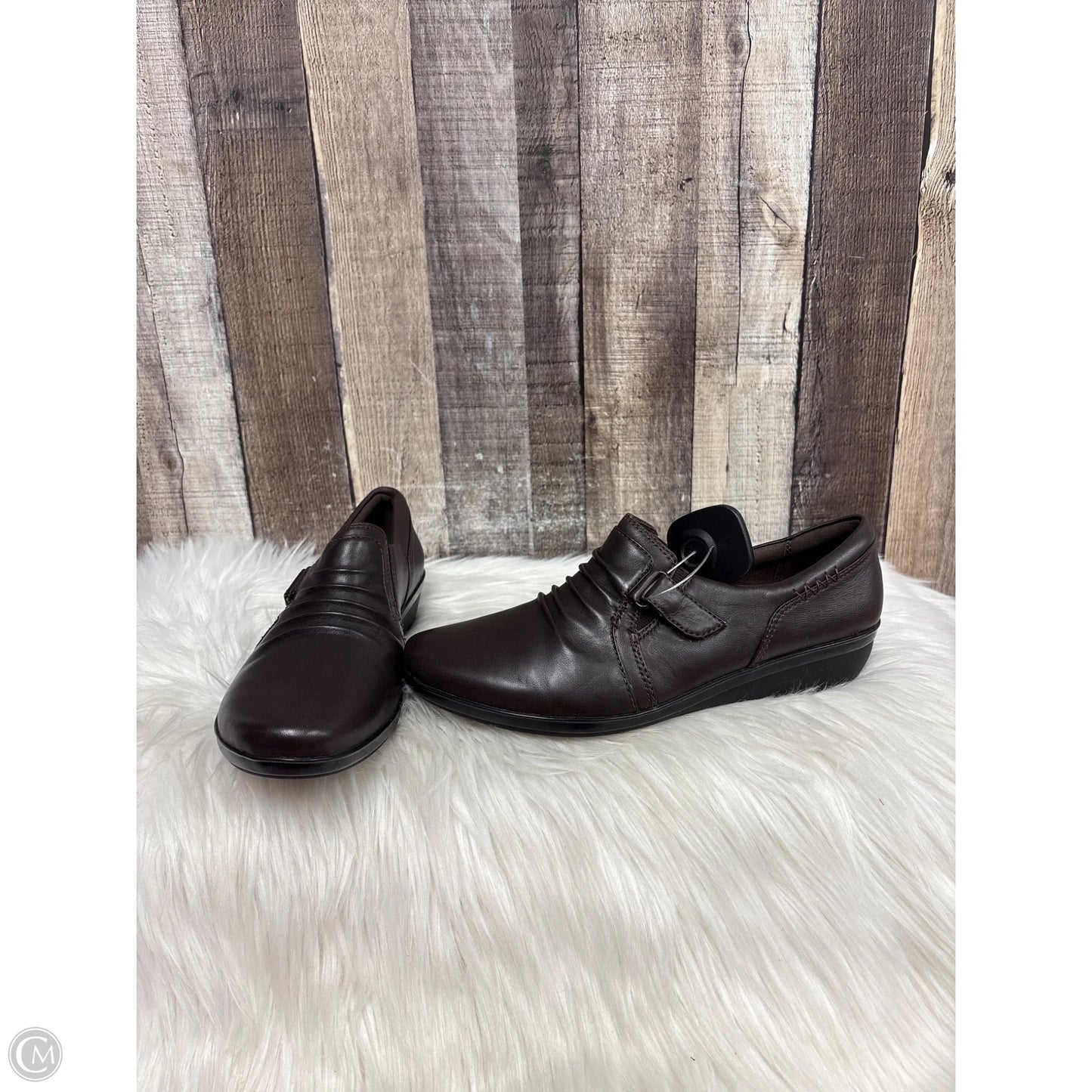 Shoes Flats By Clarks In Brown, Size: 8