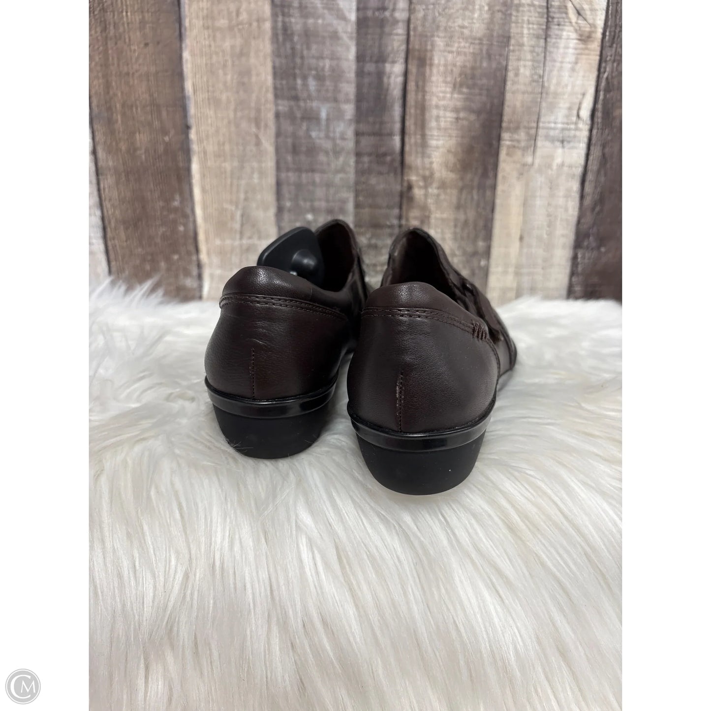 Shoes Flats By Clarks In Brown, Size: 8