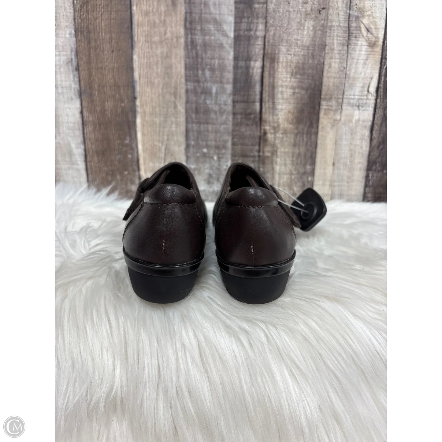 Shoes Flats By Clarks In Brown, Size: 8