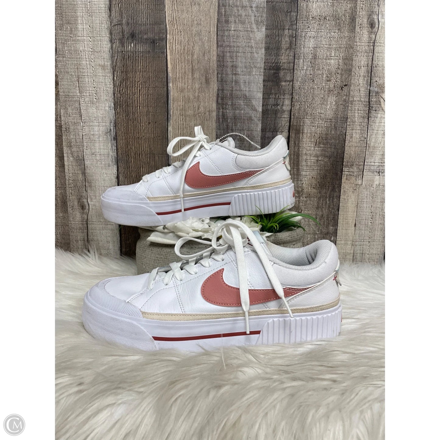 Shoes Sneakers By Nike In White, Size: 9.5