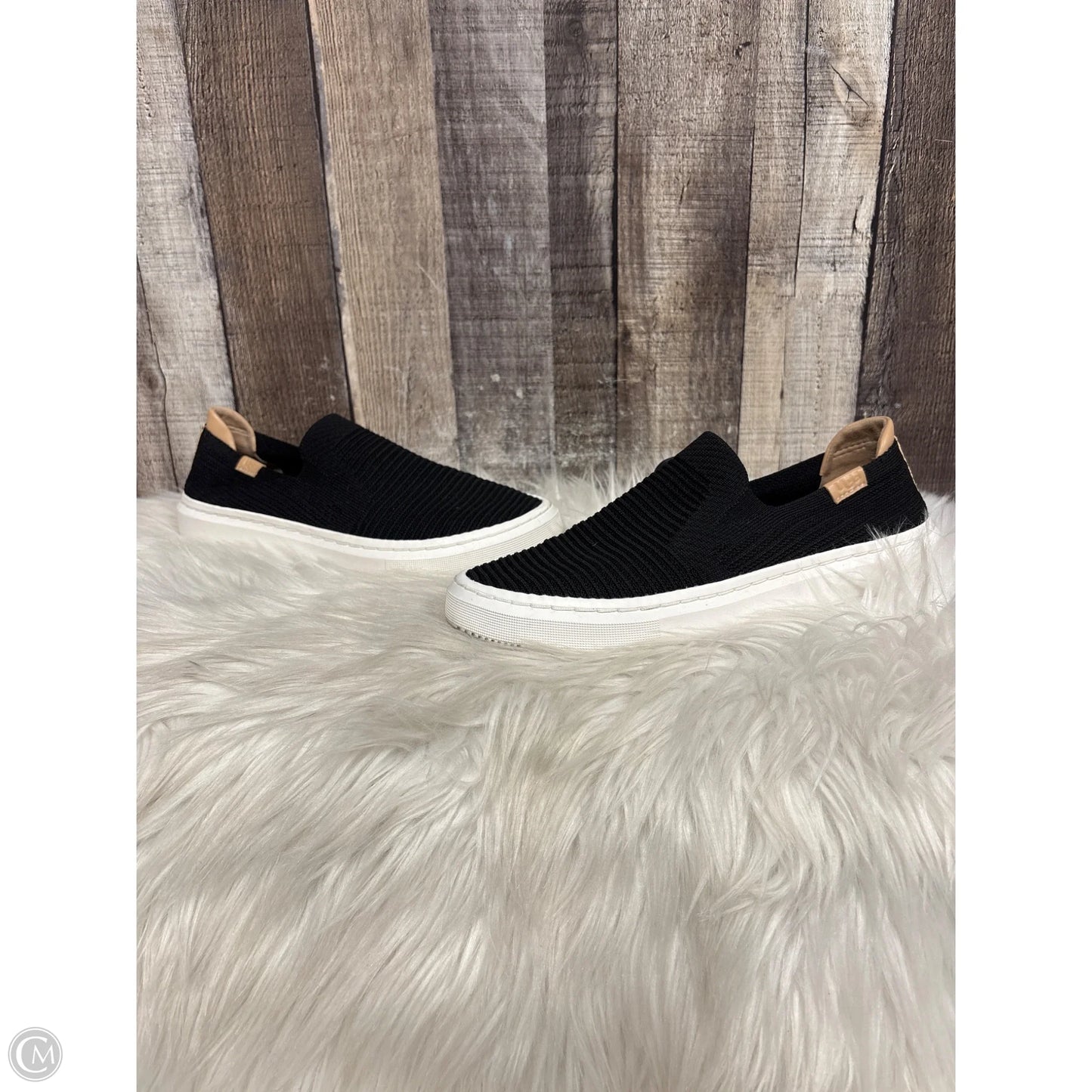 Shoes Designer By Ugg In Black, Size: 6