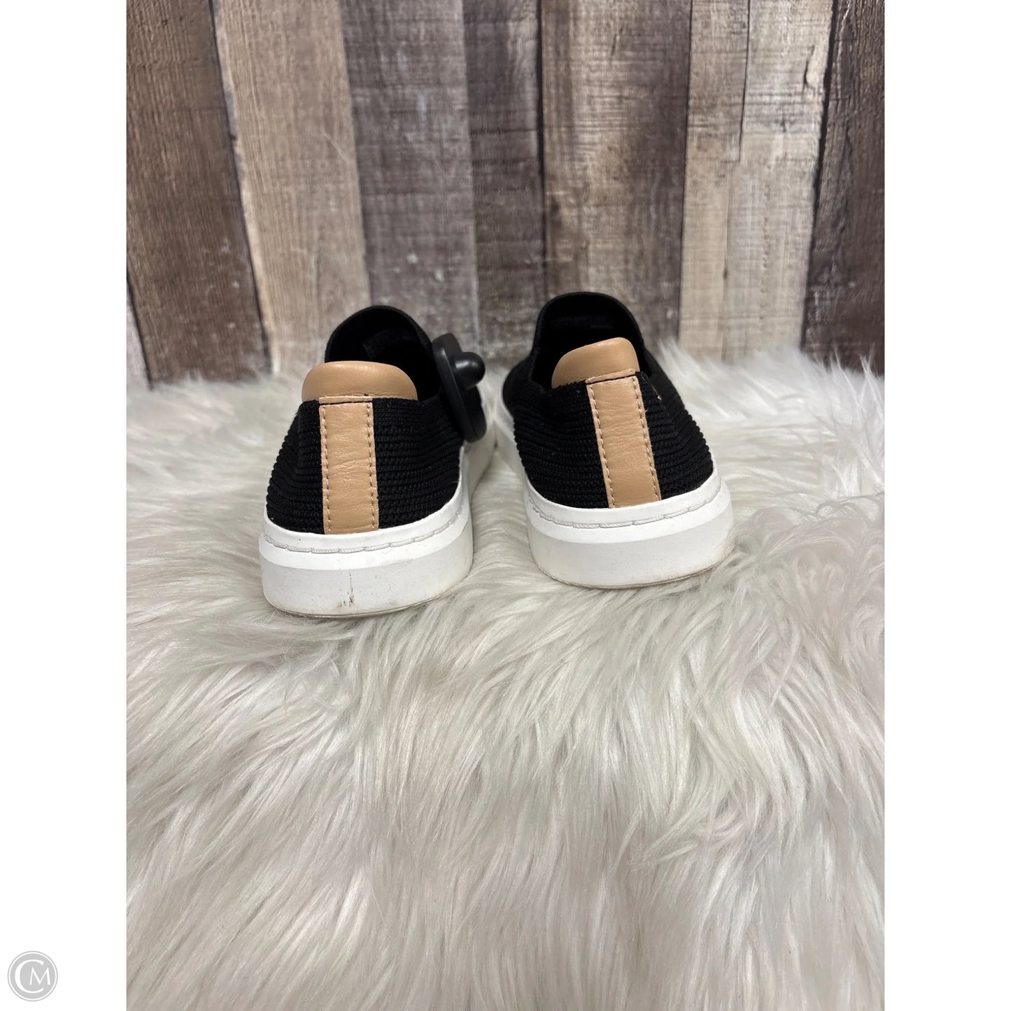 Shoes Designer By Ugg In Black, Size: 6