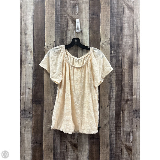 Top Short Sleeve By Maurices In Cream, Size: S