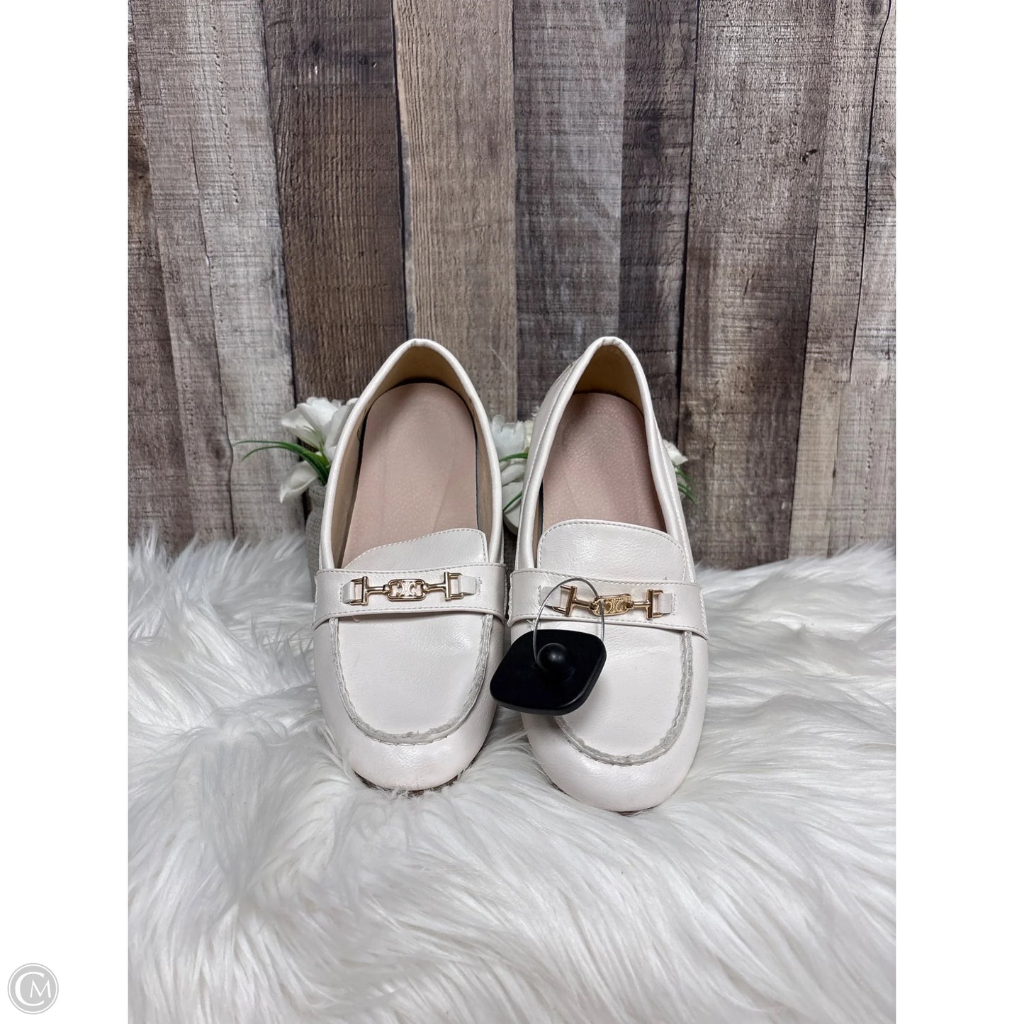 Shoes Flats By Cmf In White, Size: 8.5