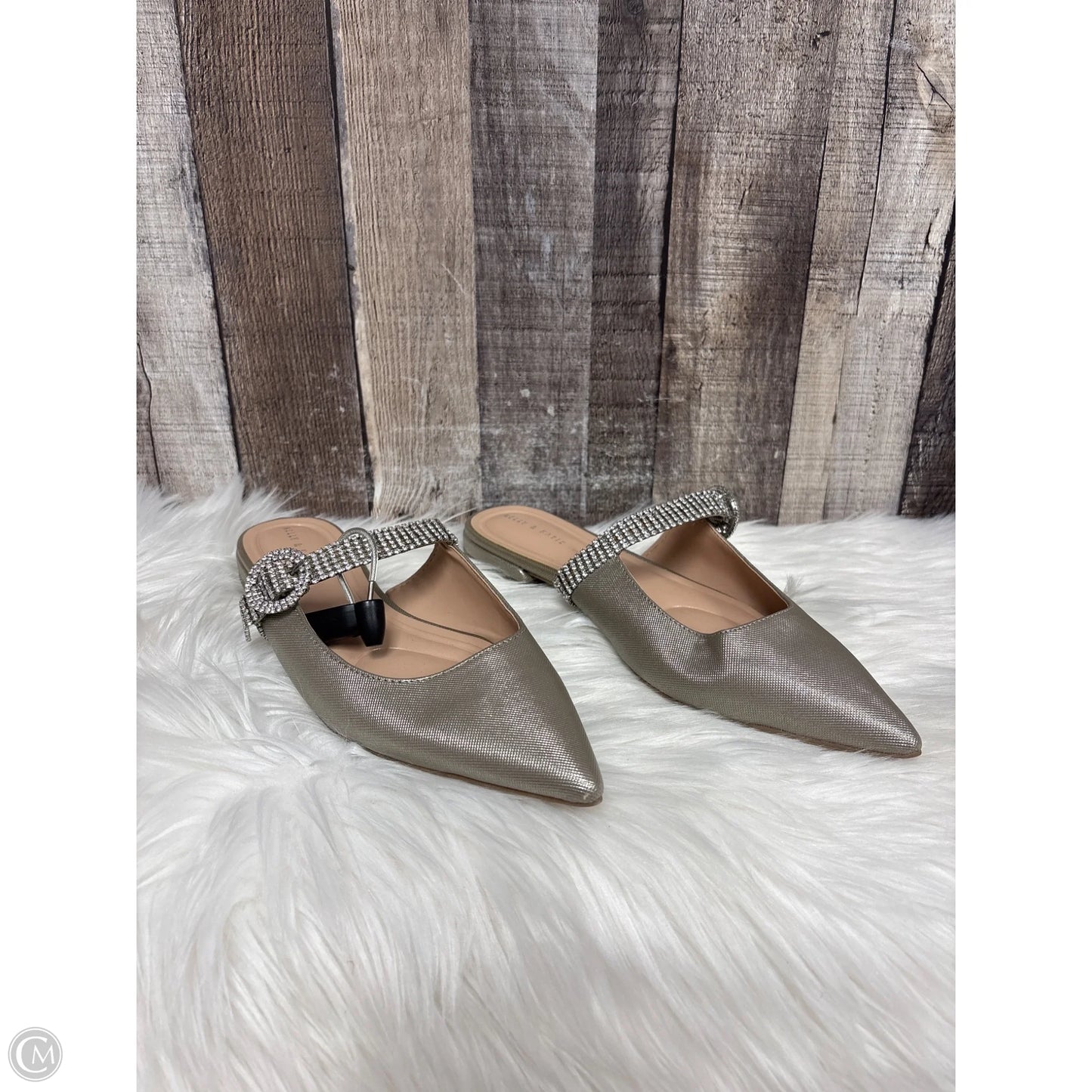 Sandals Flats By Kelly And Katie In Gold, Size: 10
