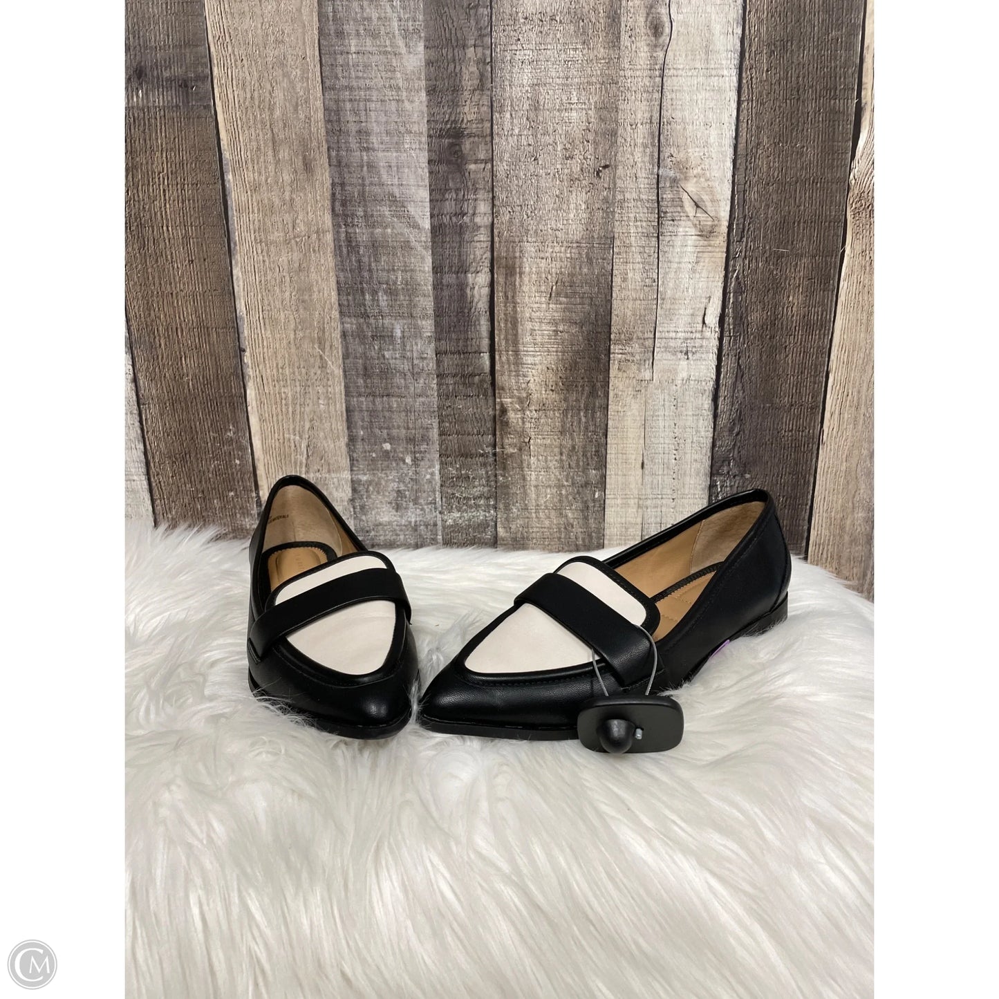 Shoes Flats By Kelly And Katie In Black & White, Size: 7