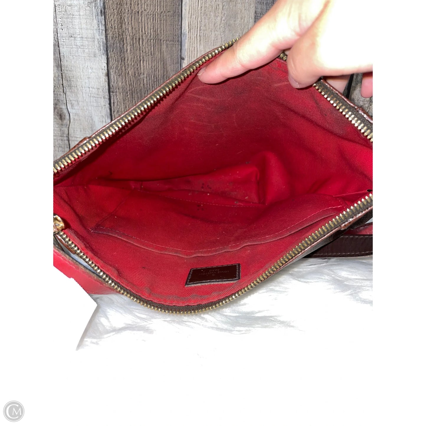 Crossbody Luxury Designer By Louis Vuitton, Size: Medium