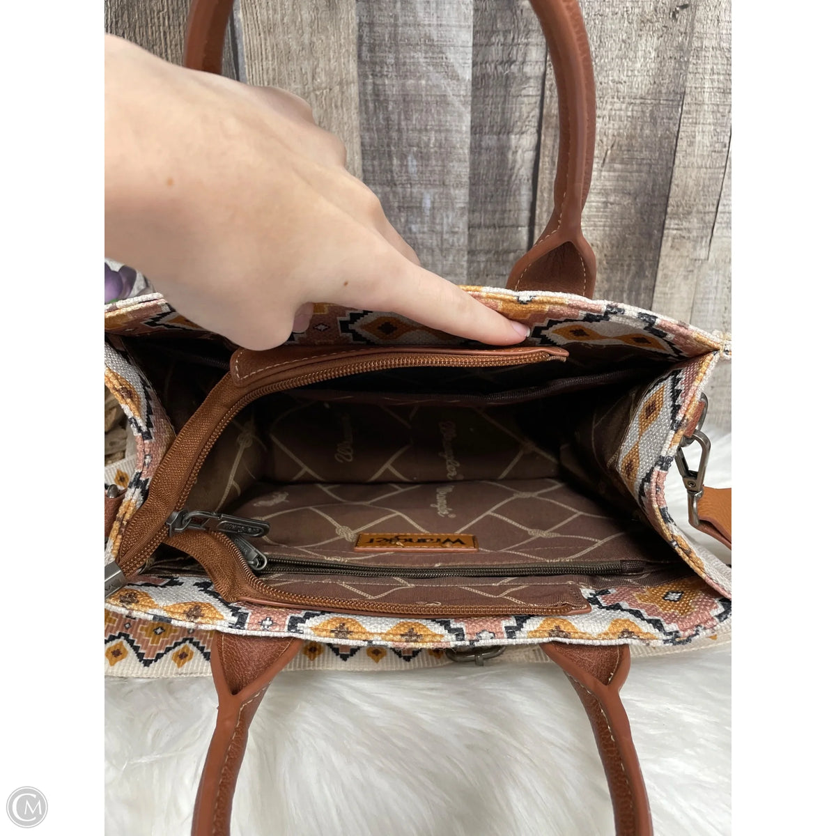 Crossbody By Wrangler, Size: Medium