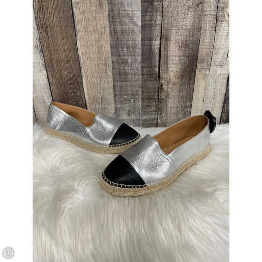 Shoes Flats By Cmc In Silver, Size: 8