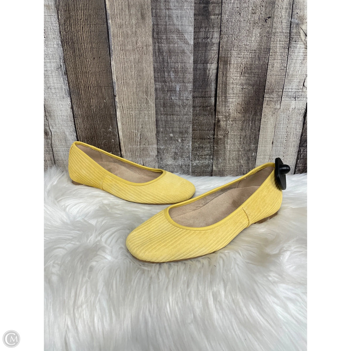 Shoes Flats By Vionic In Yellow, Size: 7.5