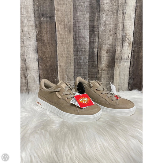 Shoes Sneakers By Skechers In Tan, Size: 7