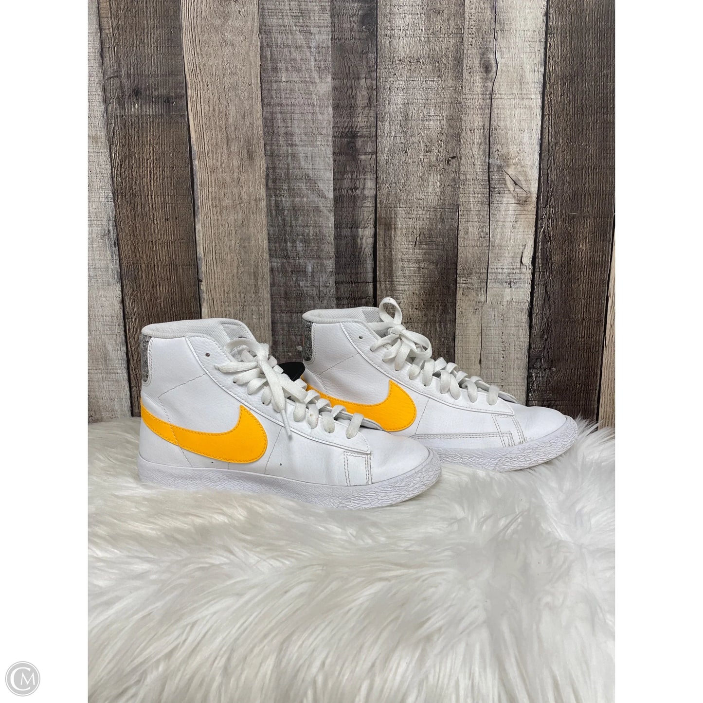 Shoes Athletic By Nike In White & Yellow, Size: 8