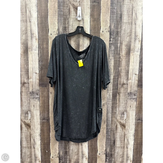 Top Short Sleeve By Torrid In Grey, Size: 4x