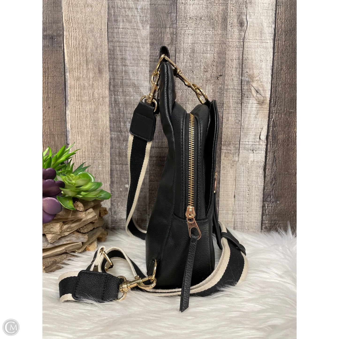 Crossbody By Urban Expressions, Size: Small