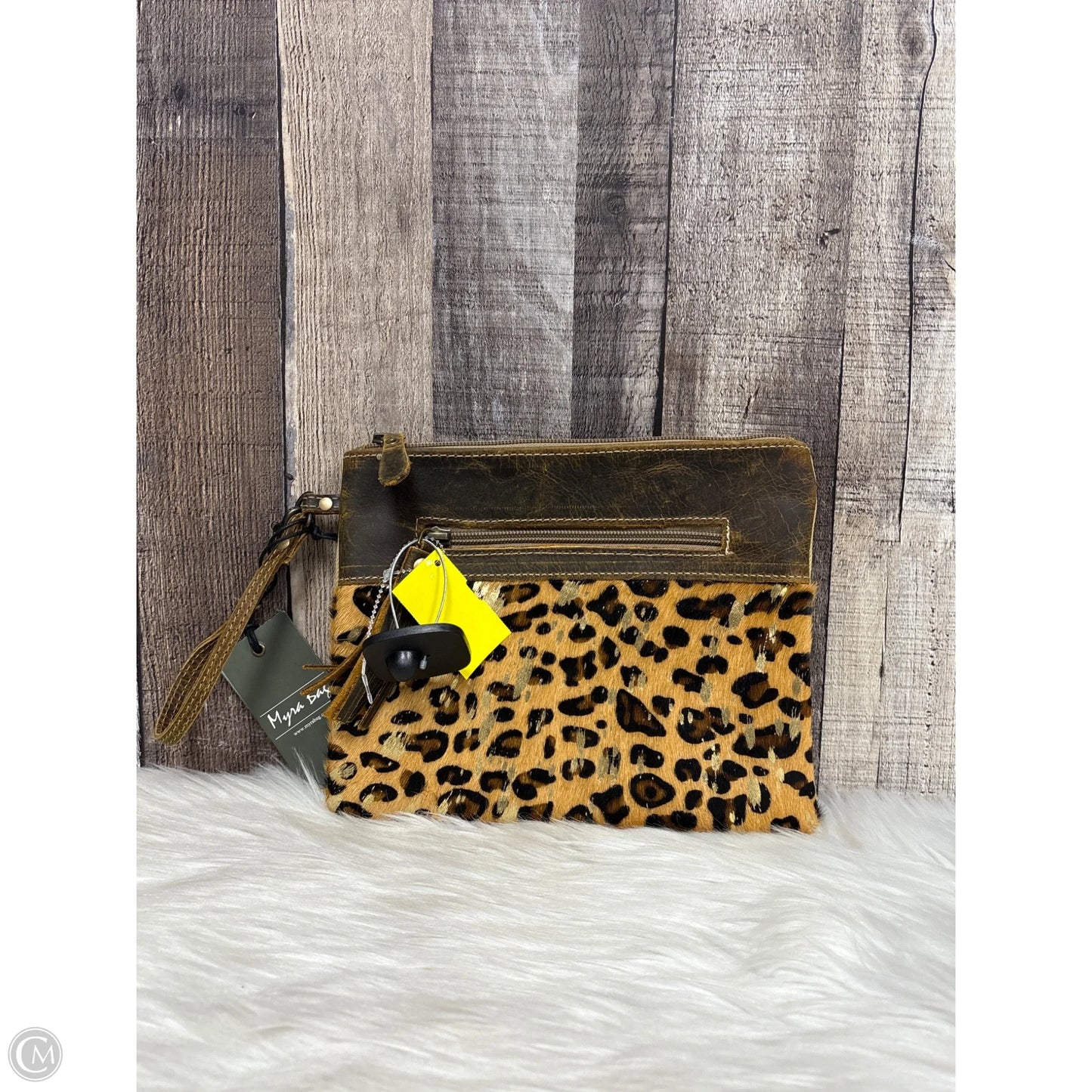 Clutch Leather By Myra, Size: Medium