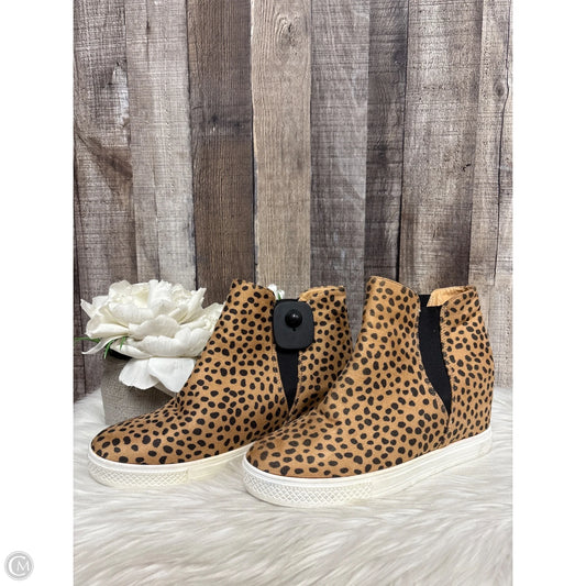 Boots Ankle Flats By Cmf In Animal Print, Size: 9