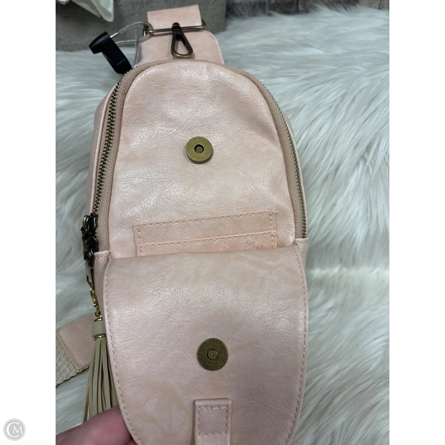 Crossbody By Cme, Size: Medium