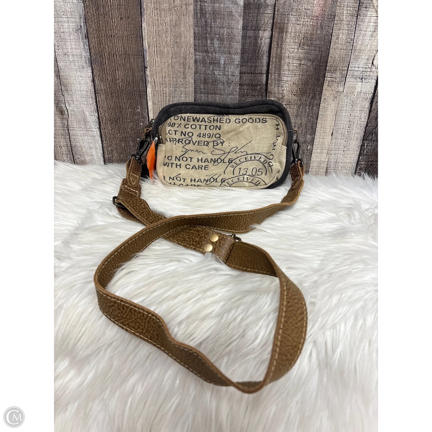 Crossbody By Mystree, Size: Medium