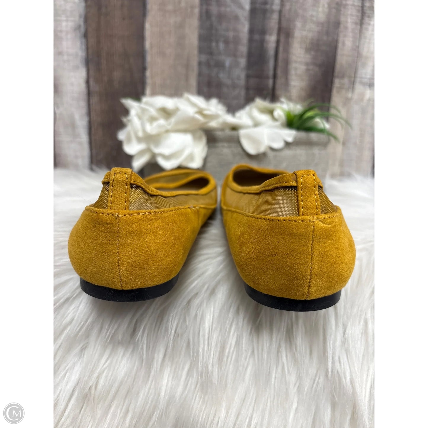 Shoes Flats By Cato In Gold, Size: 9