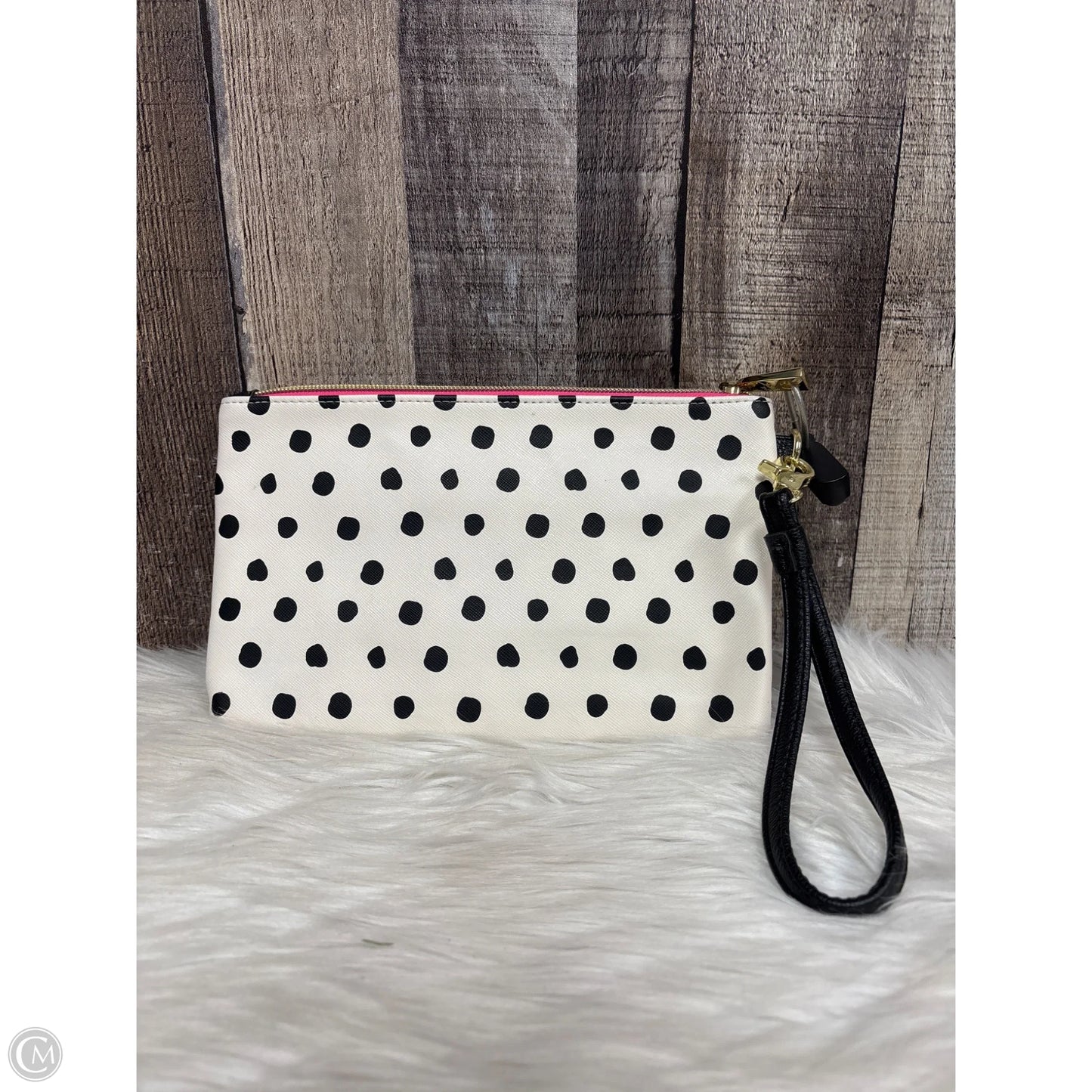 Wristlet By Betsey Johnson, Size: Medium