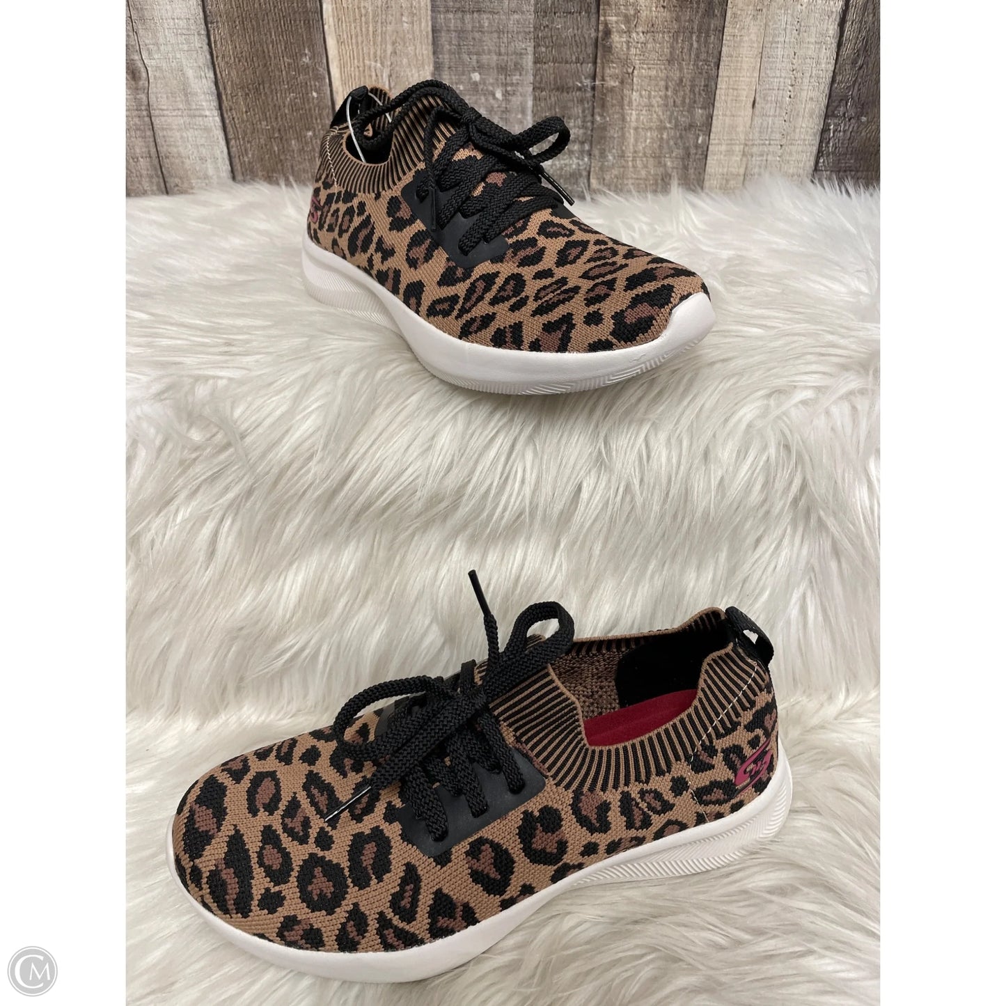 Shoes Sneakers By Skechers In Animal Print, Size: 7.5