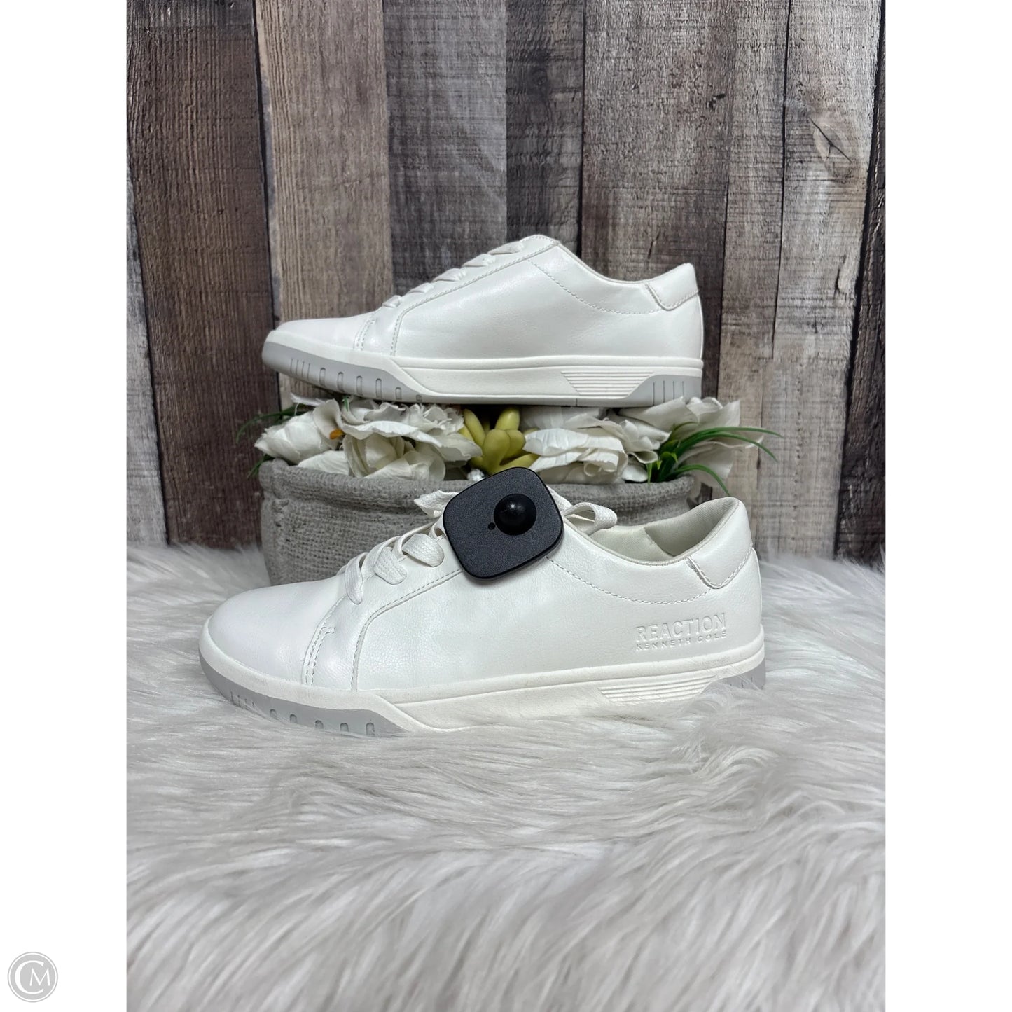 Shoes Sneakers By Kenneth Cole Reaction In White, Size: 5