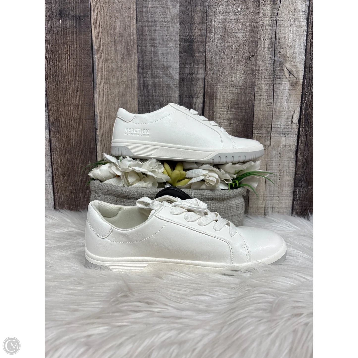 Shoes Sneakers By Kenneth Cole Reaction In White, Size: 5