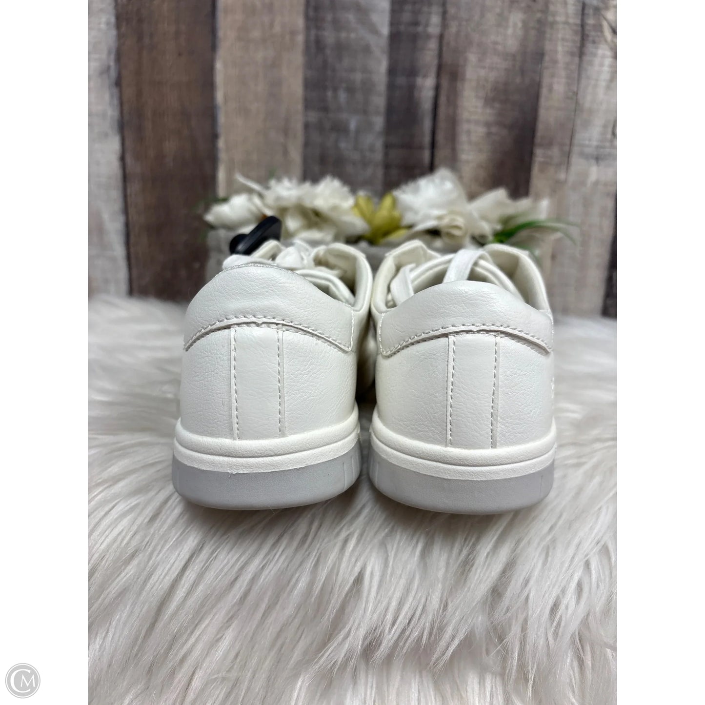 Shoes Sneakers By Kenneth Cole Reaction In White, Size: 5