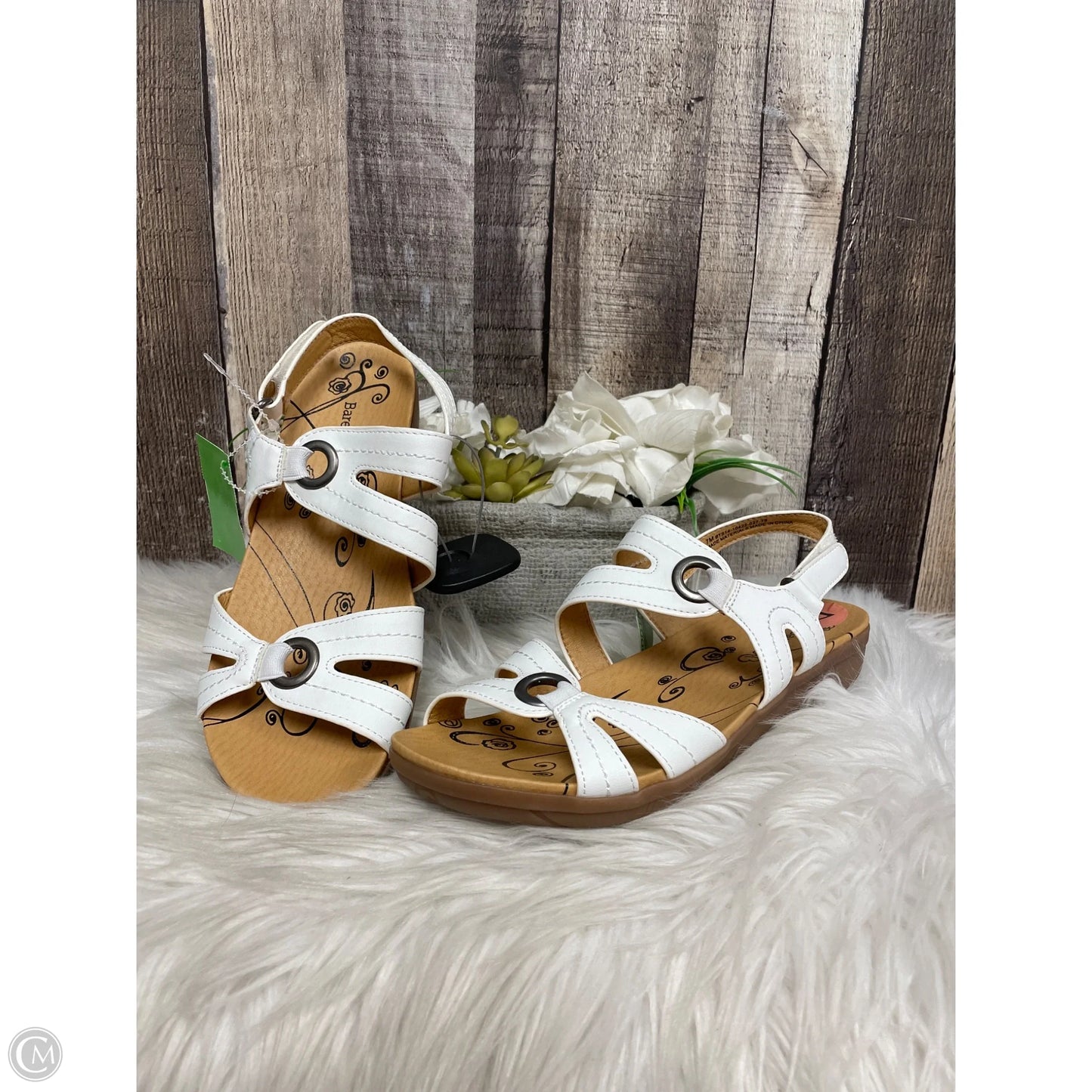 Sandals Flats By Bare Traps In White, Size: 7