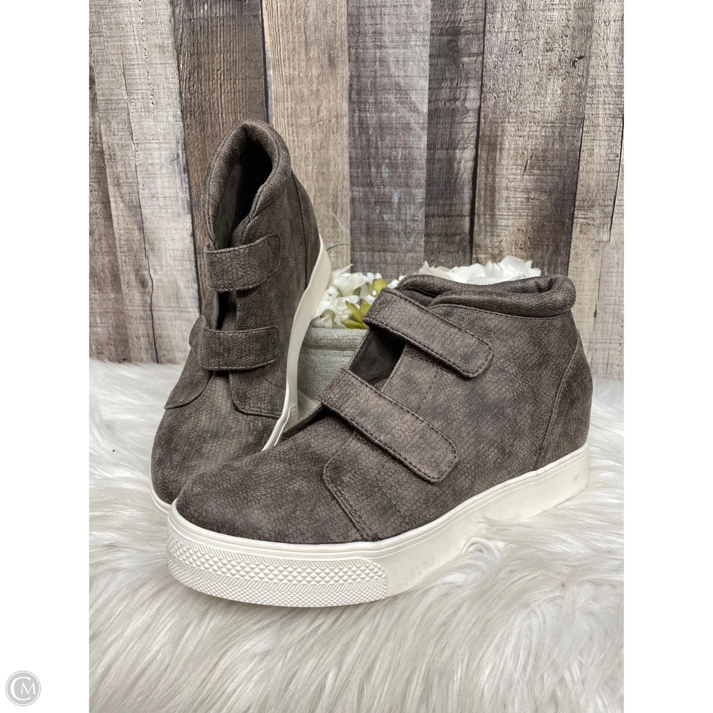 Boots Ankle Heels By Very G In Tan, Size: 10